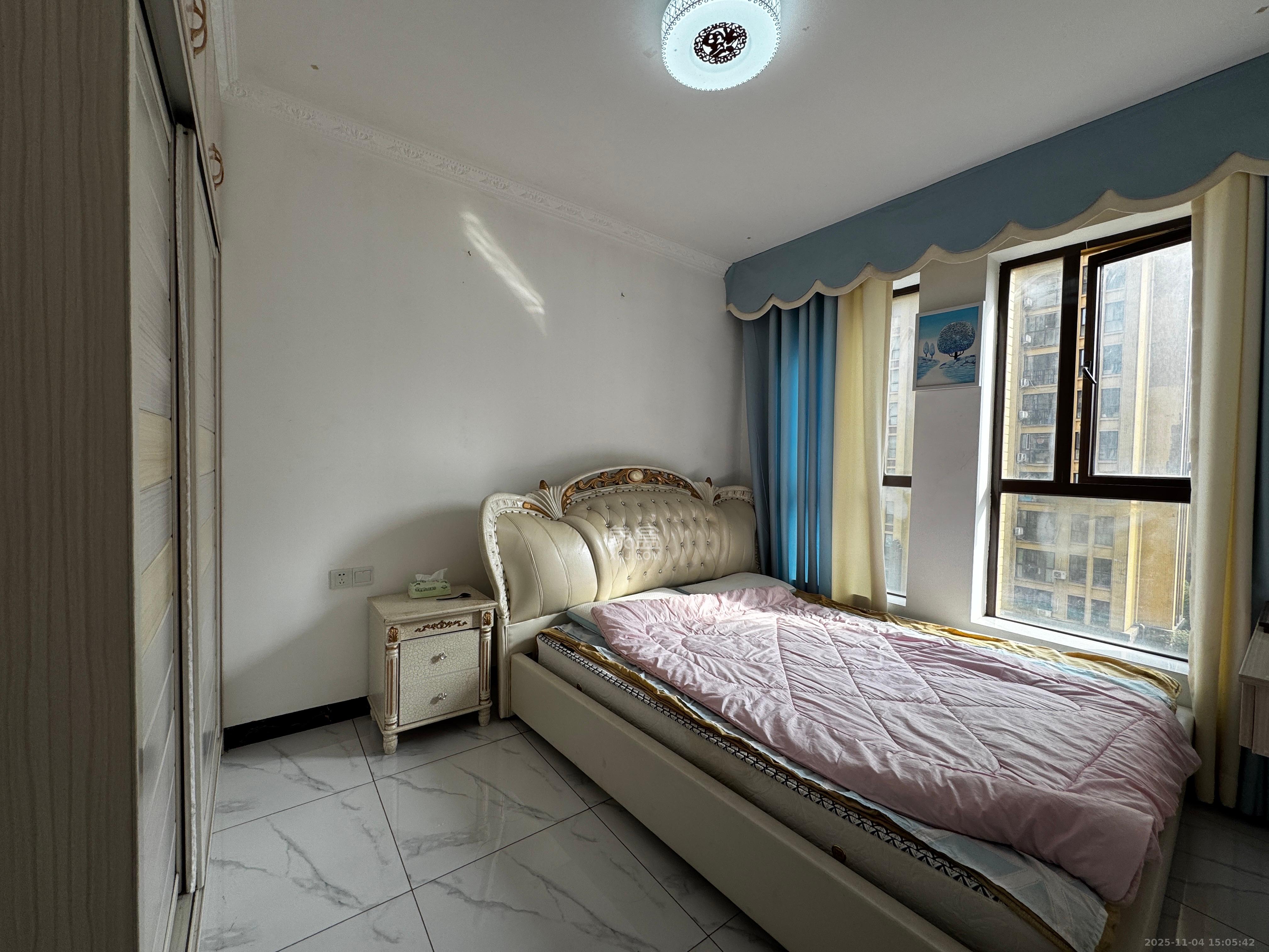 欧莱雅郡 3室2厅1卫 1800.0元/月 欧莱雅郡 3室2厅1卫 1800.0元/月室内图