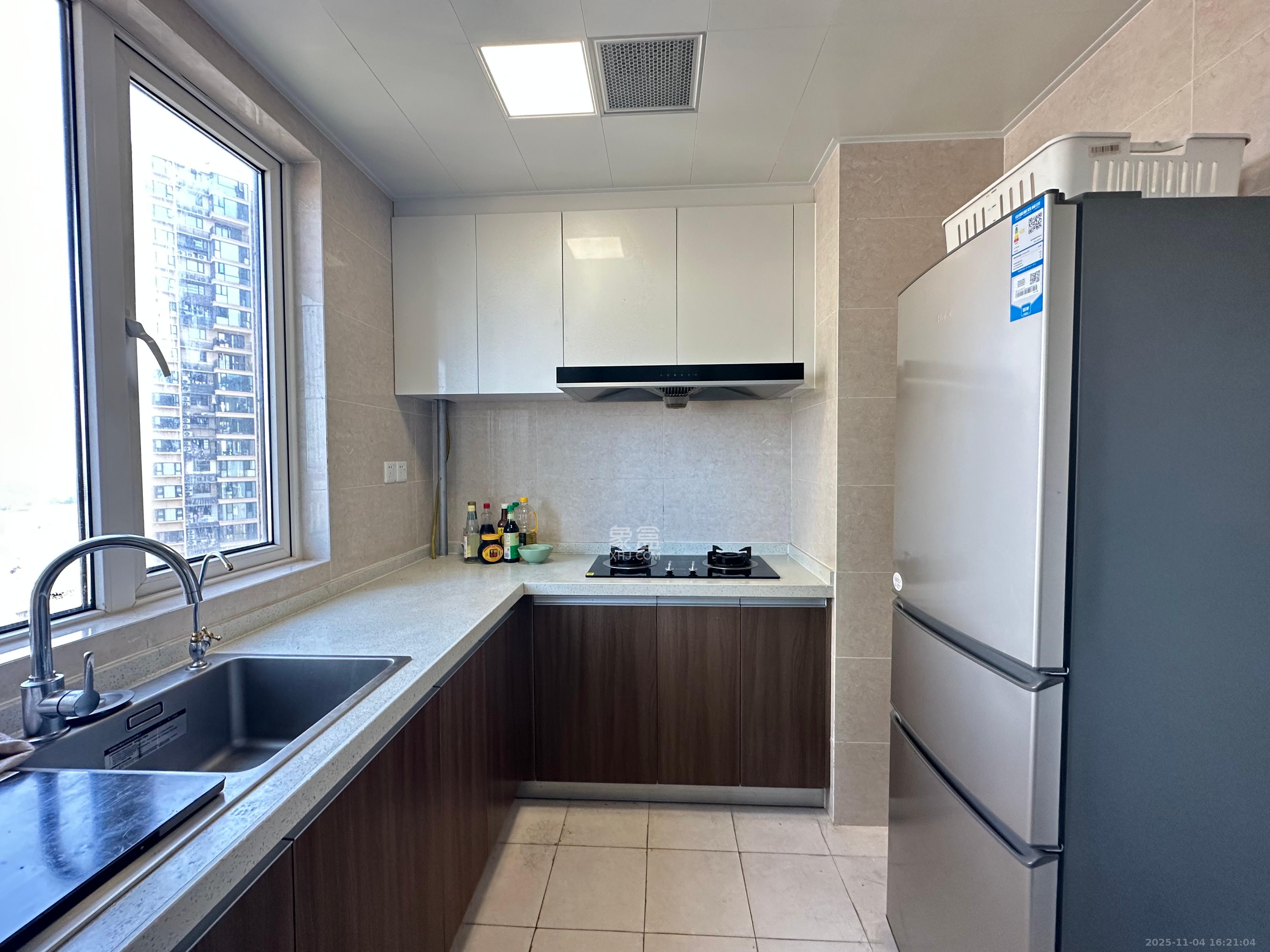 保利香槟国际  4室2厅2卫    2500.0元/月室内图