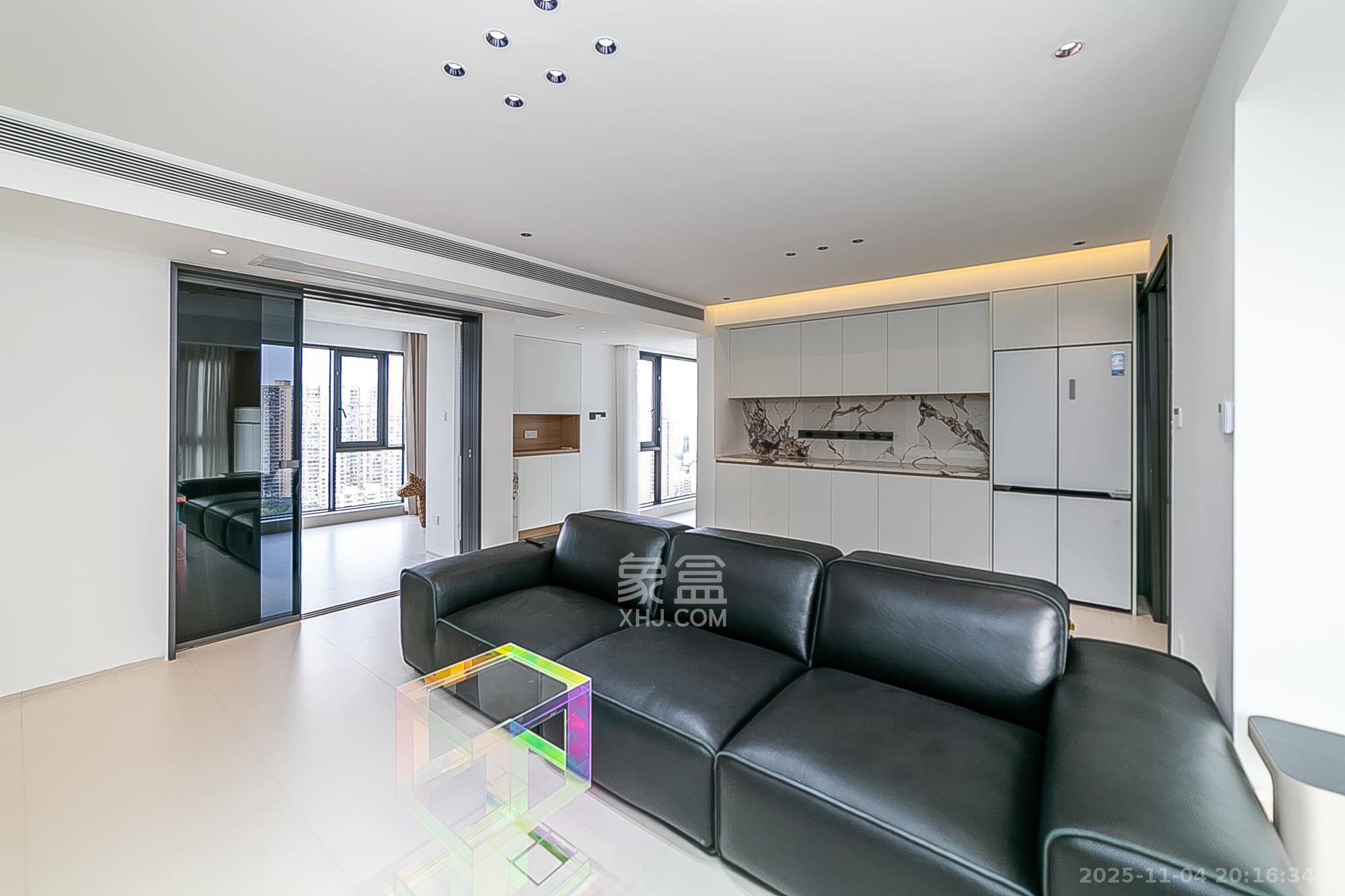 荣盛花语书苑  3室2厅1卫    150.0万客厅