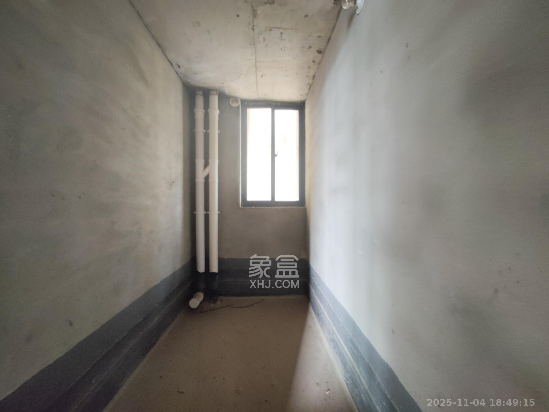 西湖鸿运佳苑 3室2厅2卫 75.0万 西湖鸿运佳苑 3室2厅2卫 75.0万卫生间