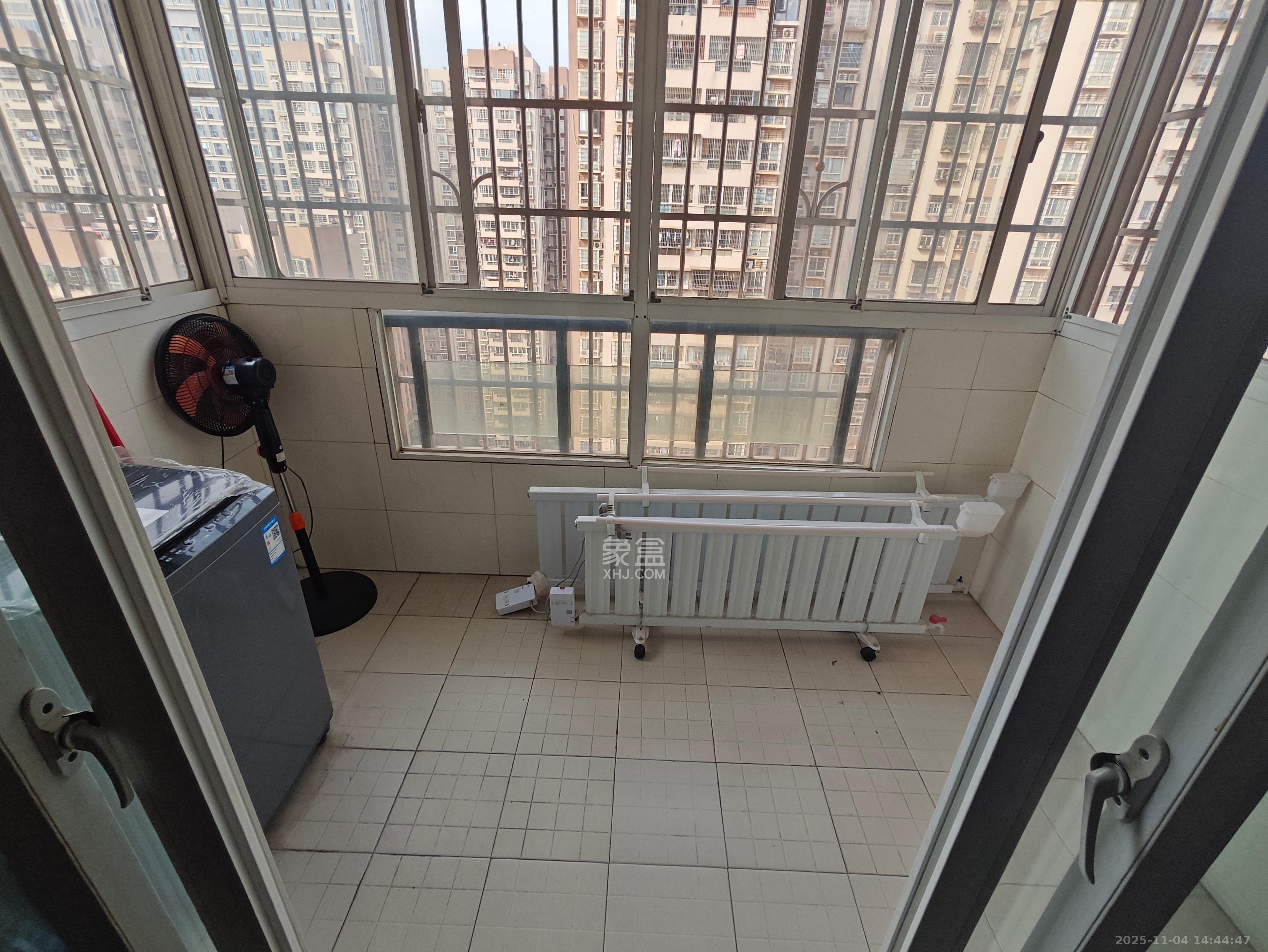 黎郡新宇康景园  3室2厅2卫    2400.0元/月室内图