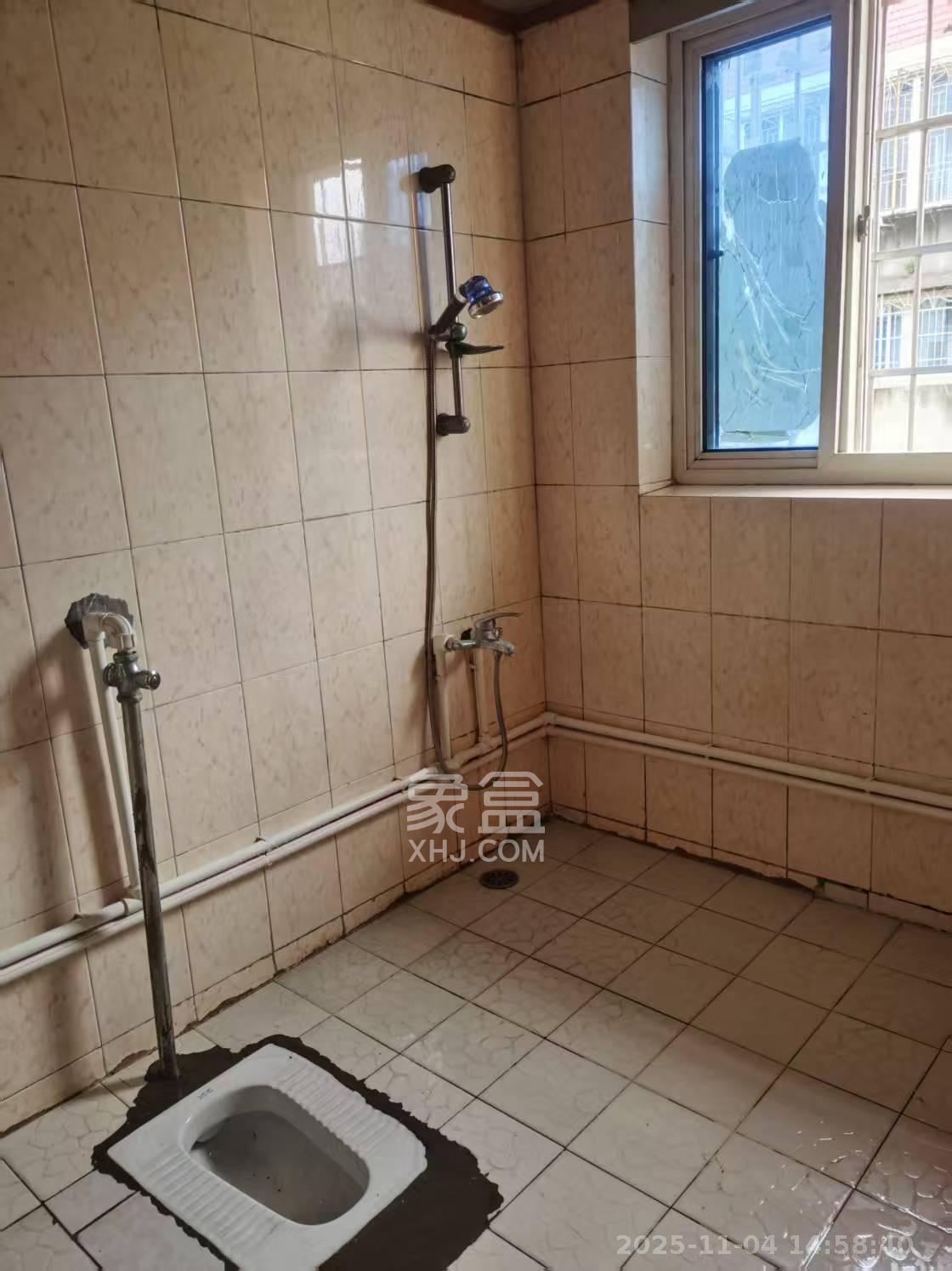 荷花园电信宿舍（天辰荷花苑）  1室2厅1卫    1900.0元/月室内图