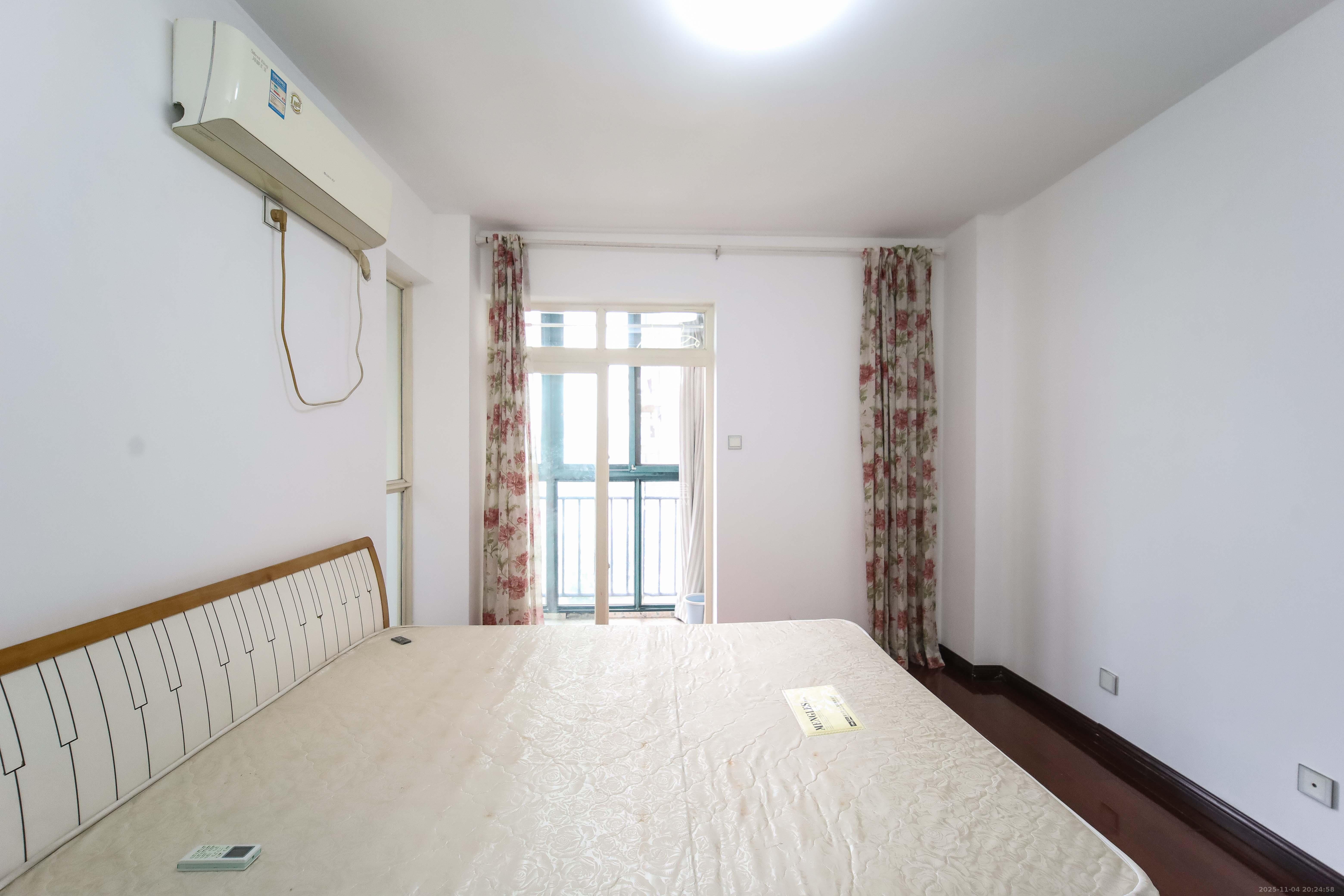 浏阳河畔家园  3室2厅1卫    94.0万卧室