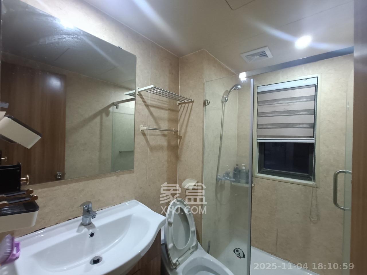 麓谷小镇  3室1厅2卫    2300.0元/月室内图