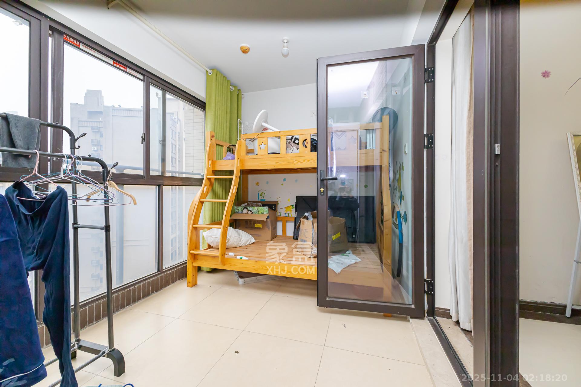 时代倾城二期 2室2厅1卫 63.8万 时代倾城二期 2室2厅1卫 63.8万阳台