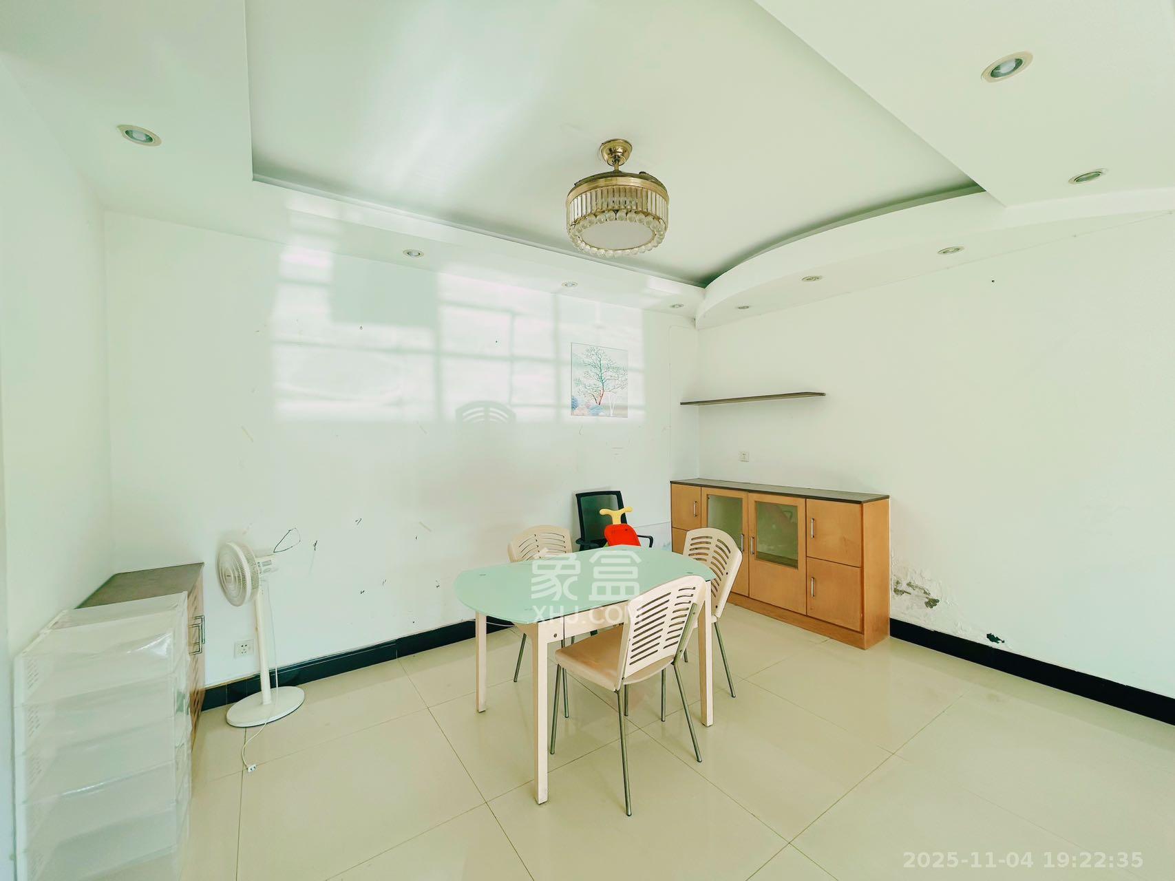 万事佳景园 1室2厅1卫 2200.0元/月 万事佳景园 1室2厅1卫 2200.0元/月室内图