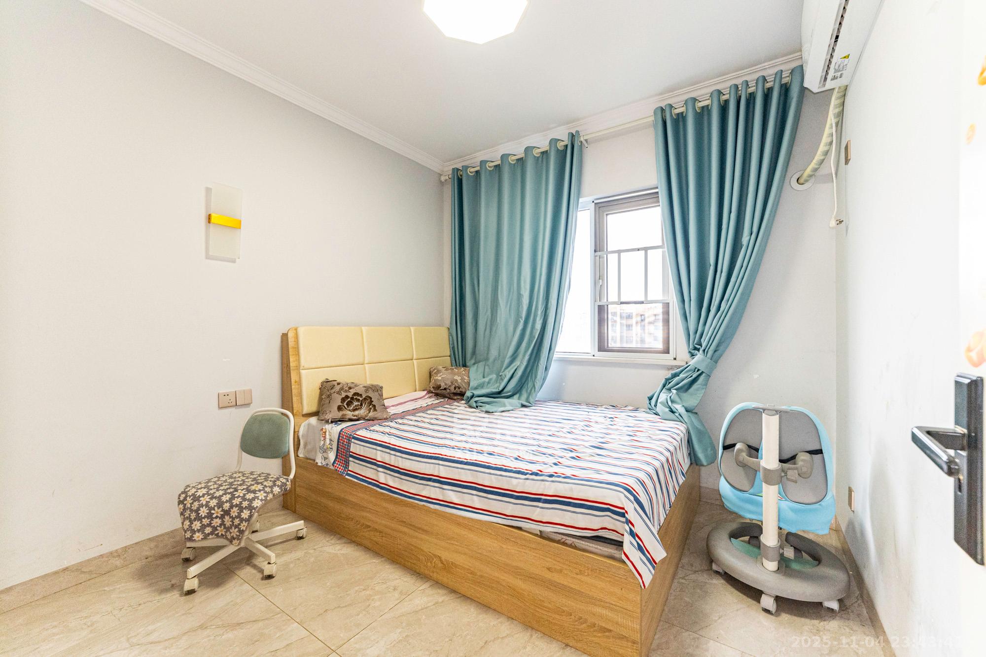 荣盛花语城 3室2厅2卫 79.8万 荣盛花语城 3室2厅2卫 79.8万卧室