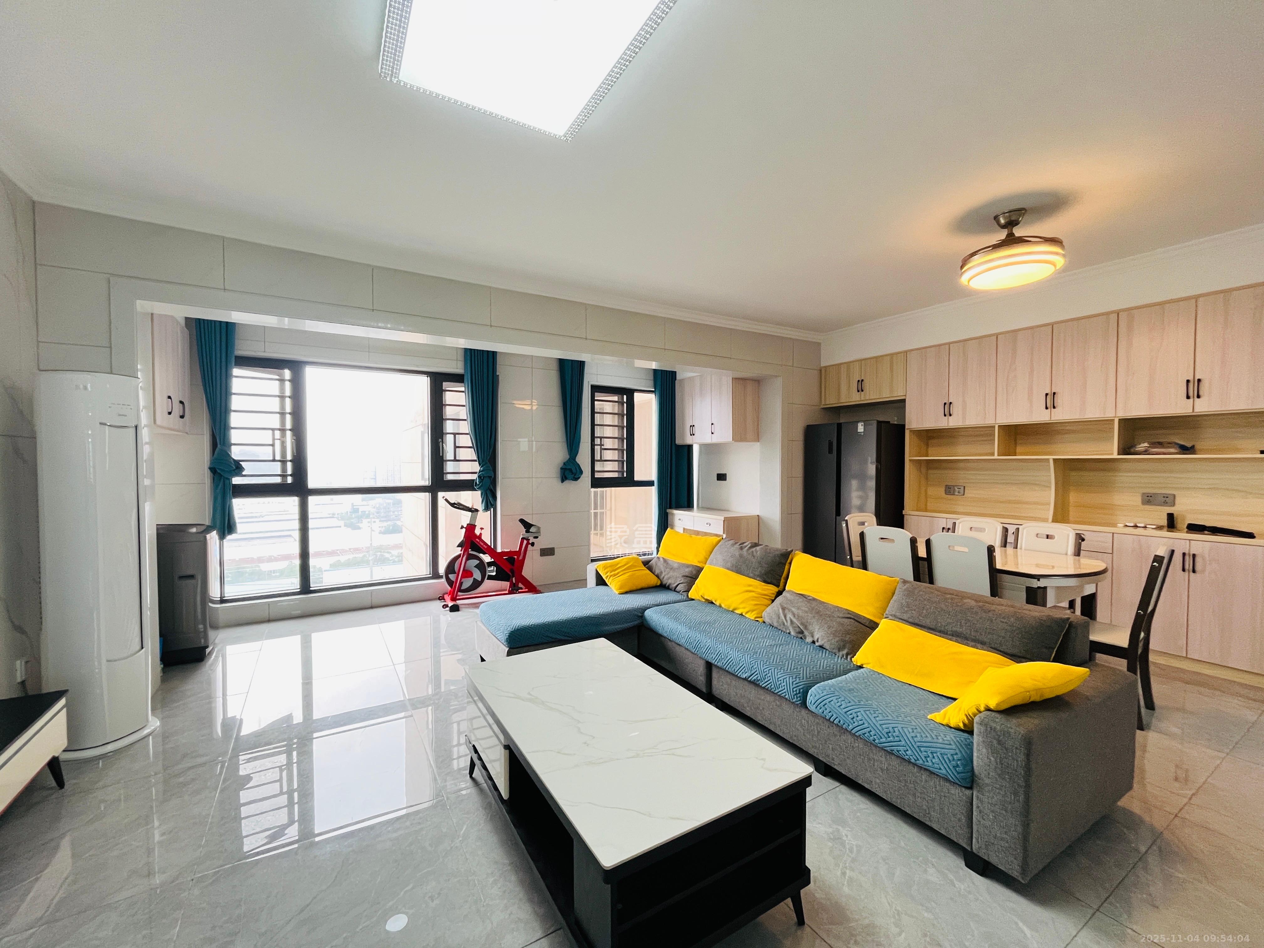 燕珑新寓  3室2厅2卫    2800.0元/月室内图