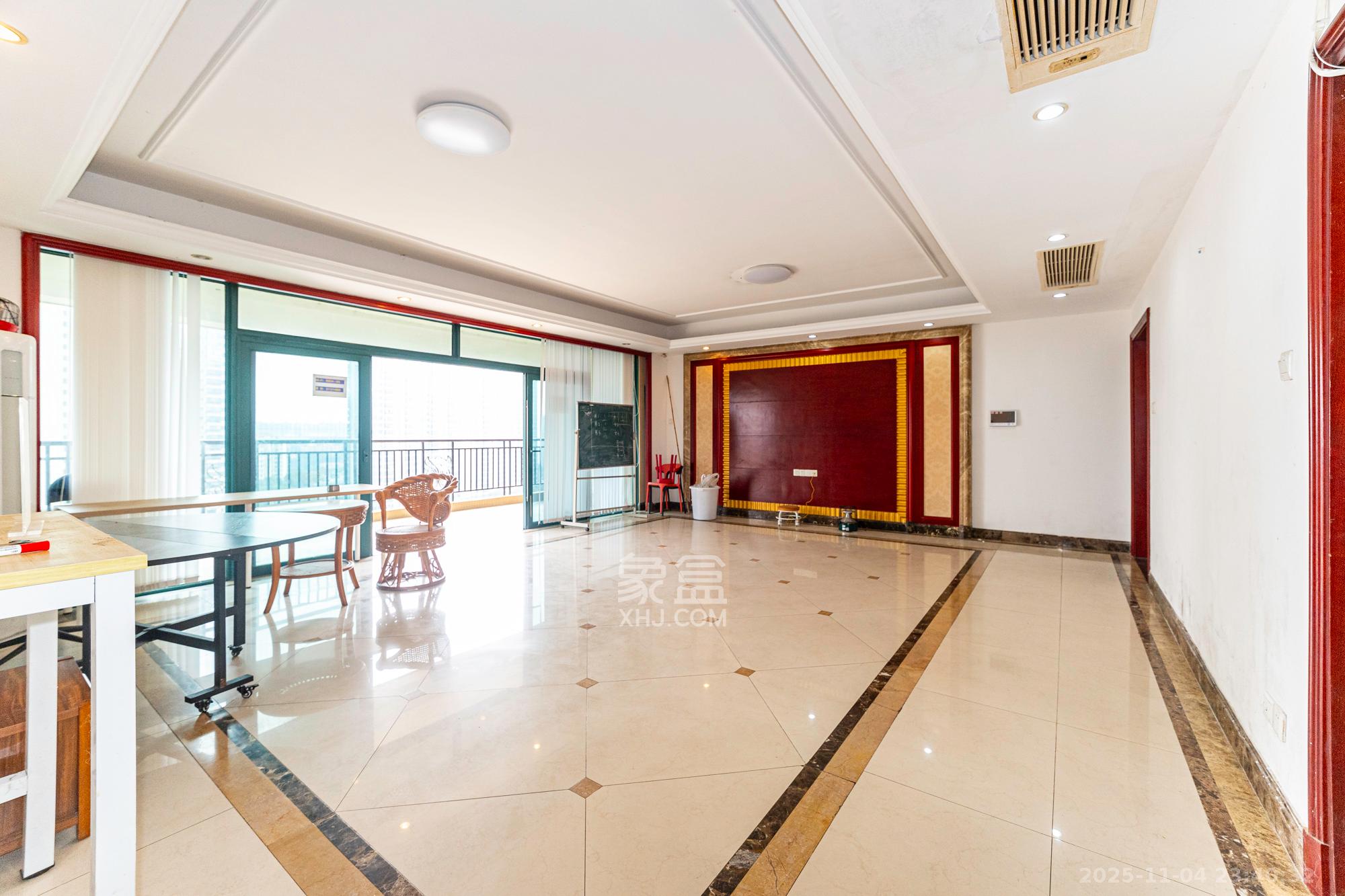 恒大雅苑  4室2厅3卫    190.0万