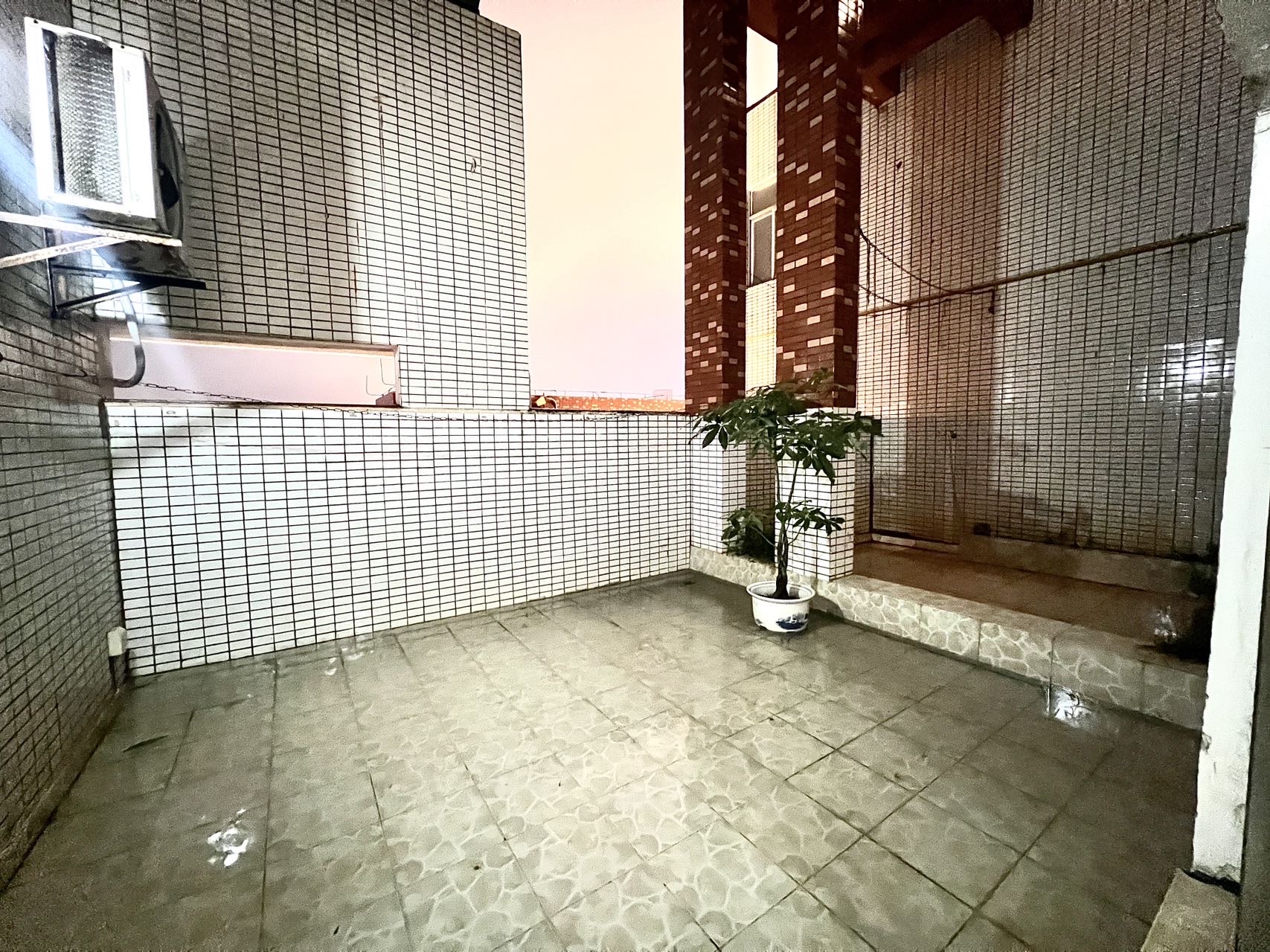 玉龙湾  5室2厅1卫    3300.0元/月室内图