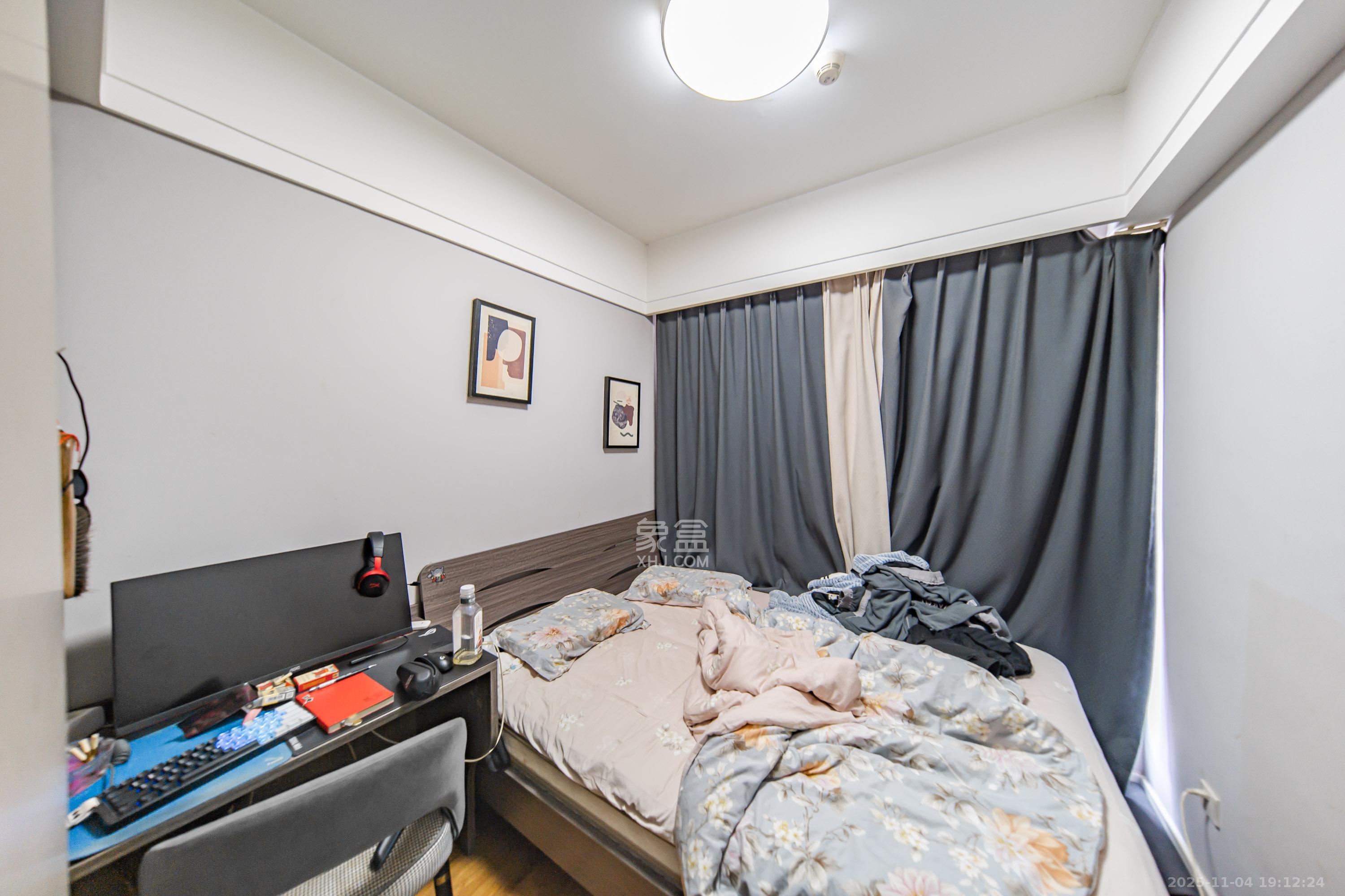 里约荟  3室2厅2卫    90.0万卧室