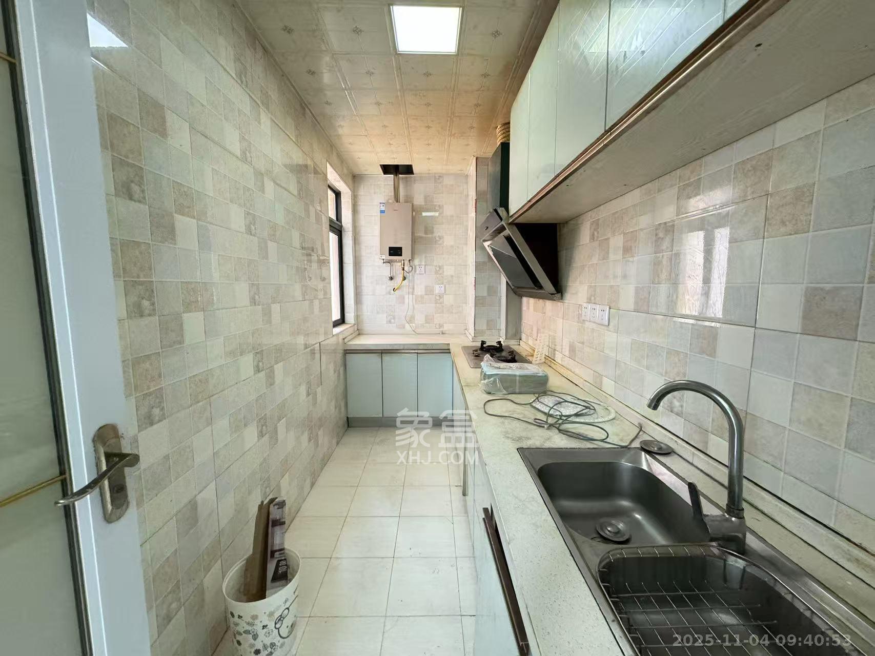 华城广场  2室1厅1卫    2500.0元/月室内图