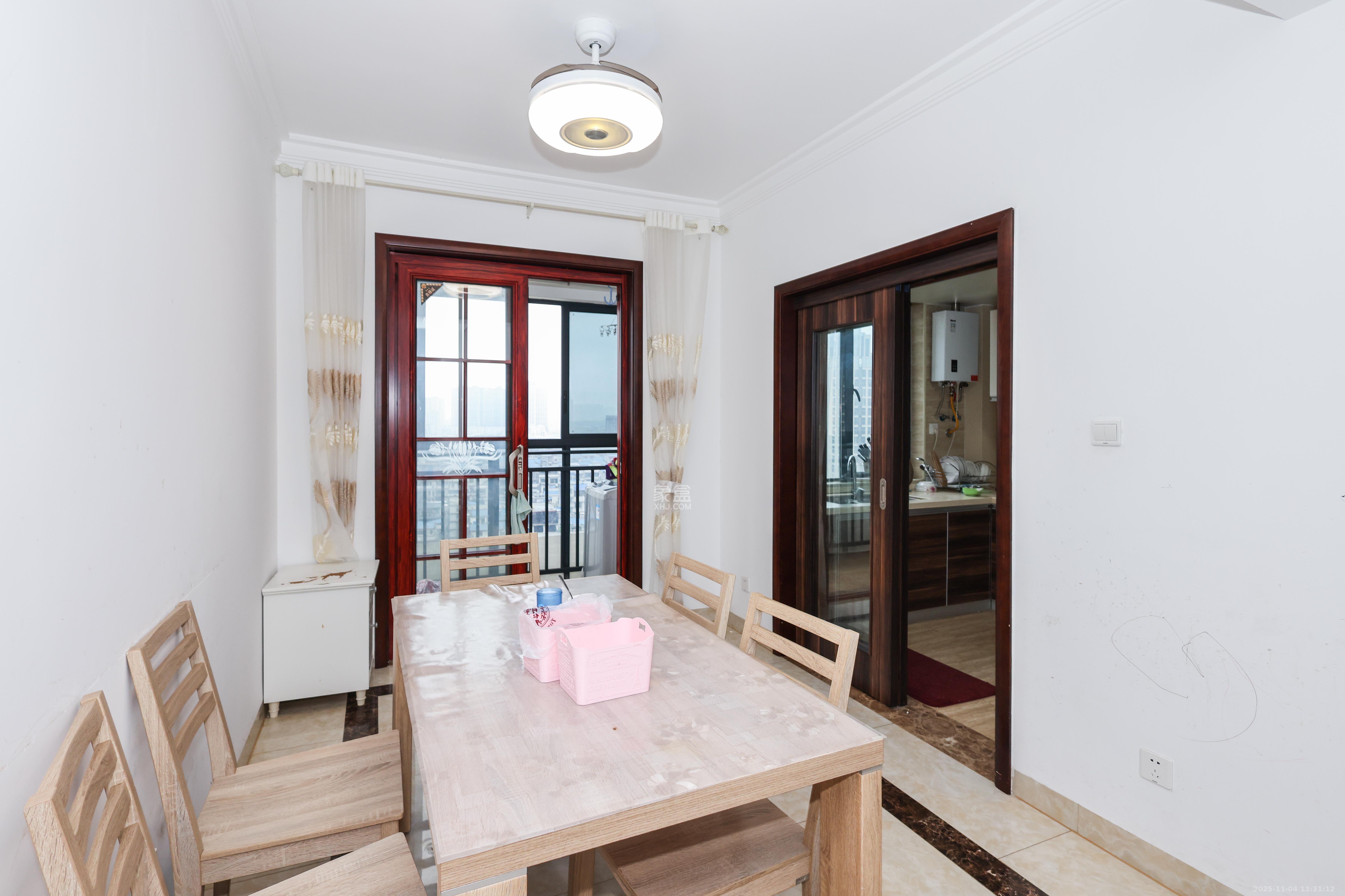 中建梅溪湖中心  4室2厅2卫    4000.0元/月室内图