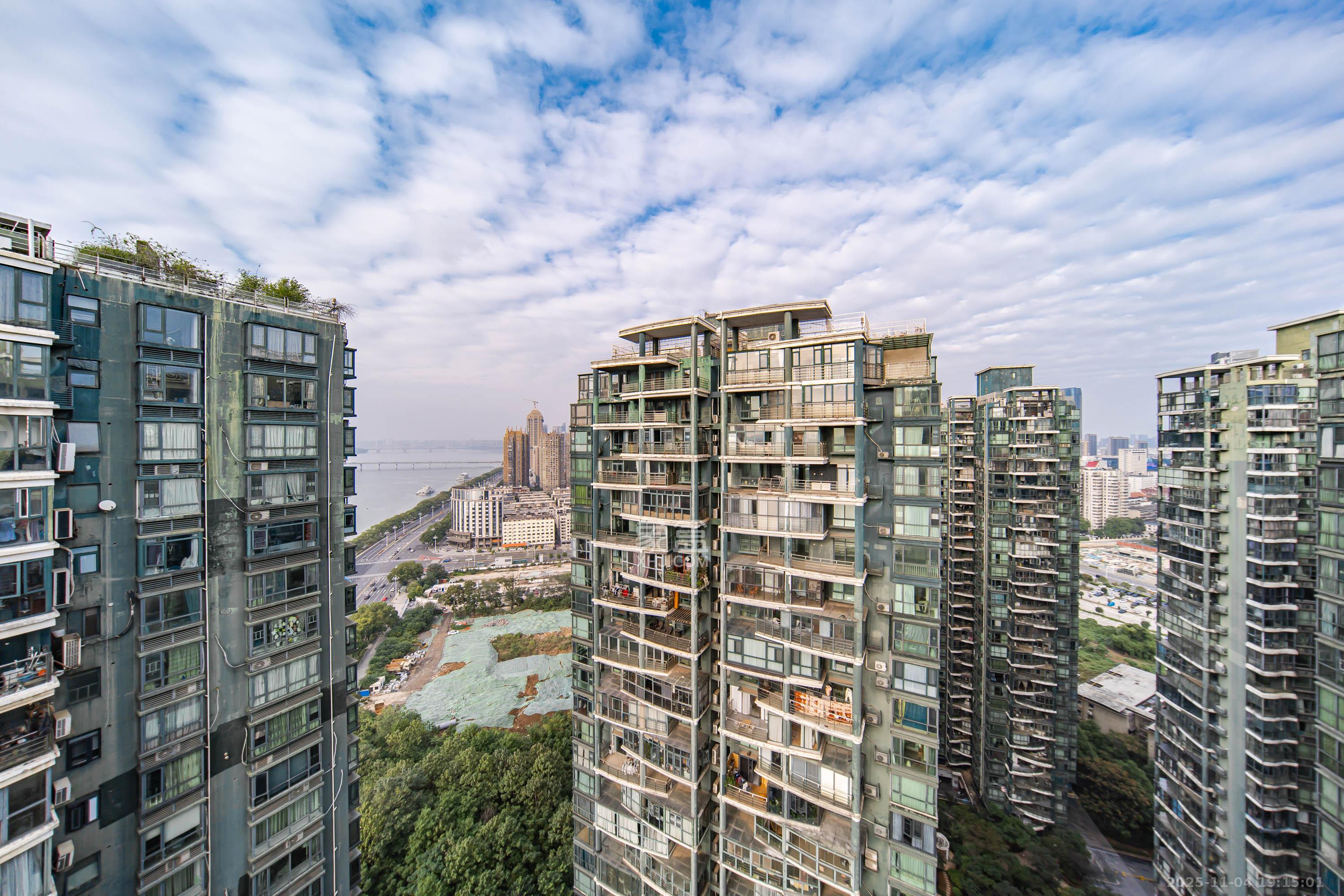 华盛新外滩  4室2厅1卫    230.0万其他