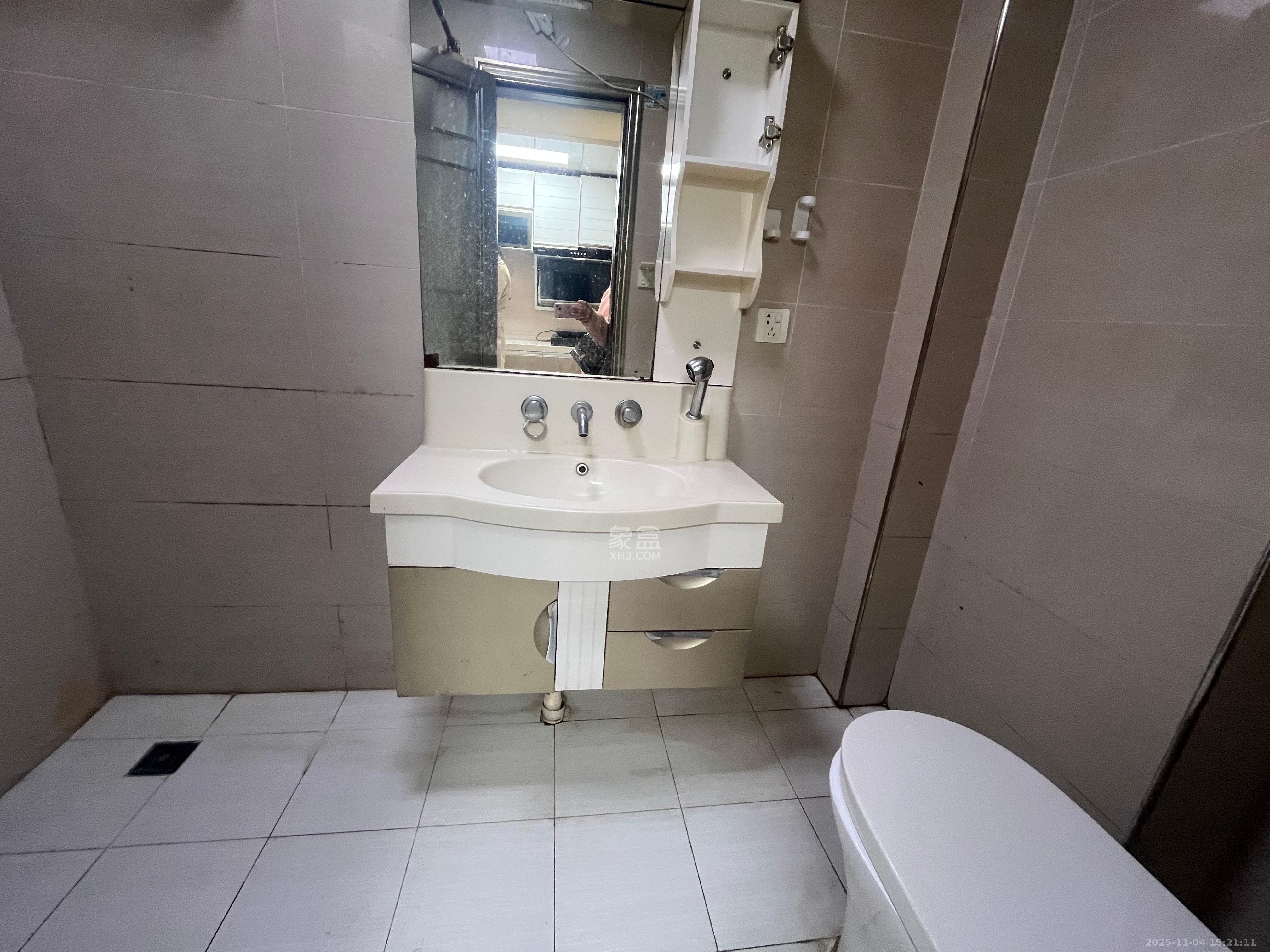 东怡外国(南湖一号) 1室1厅1卫 2400.0元/月 东怡外国(南湖一号) 1室1厅1卫 2400.0元/月室内图