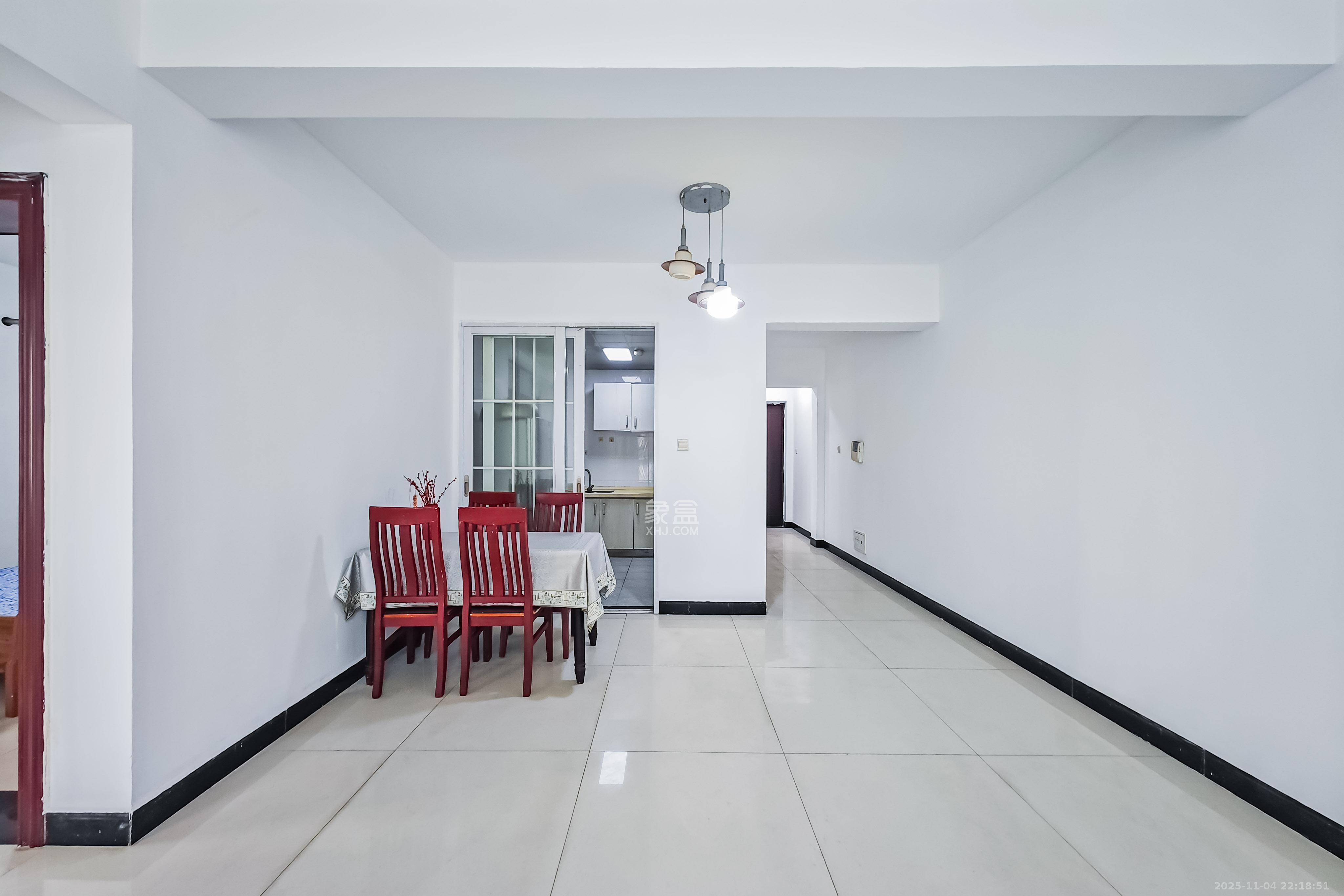 融科东南海  3室2厅1卫    88.0万客厅