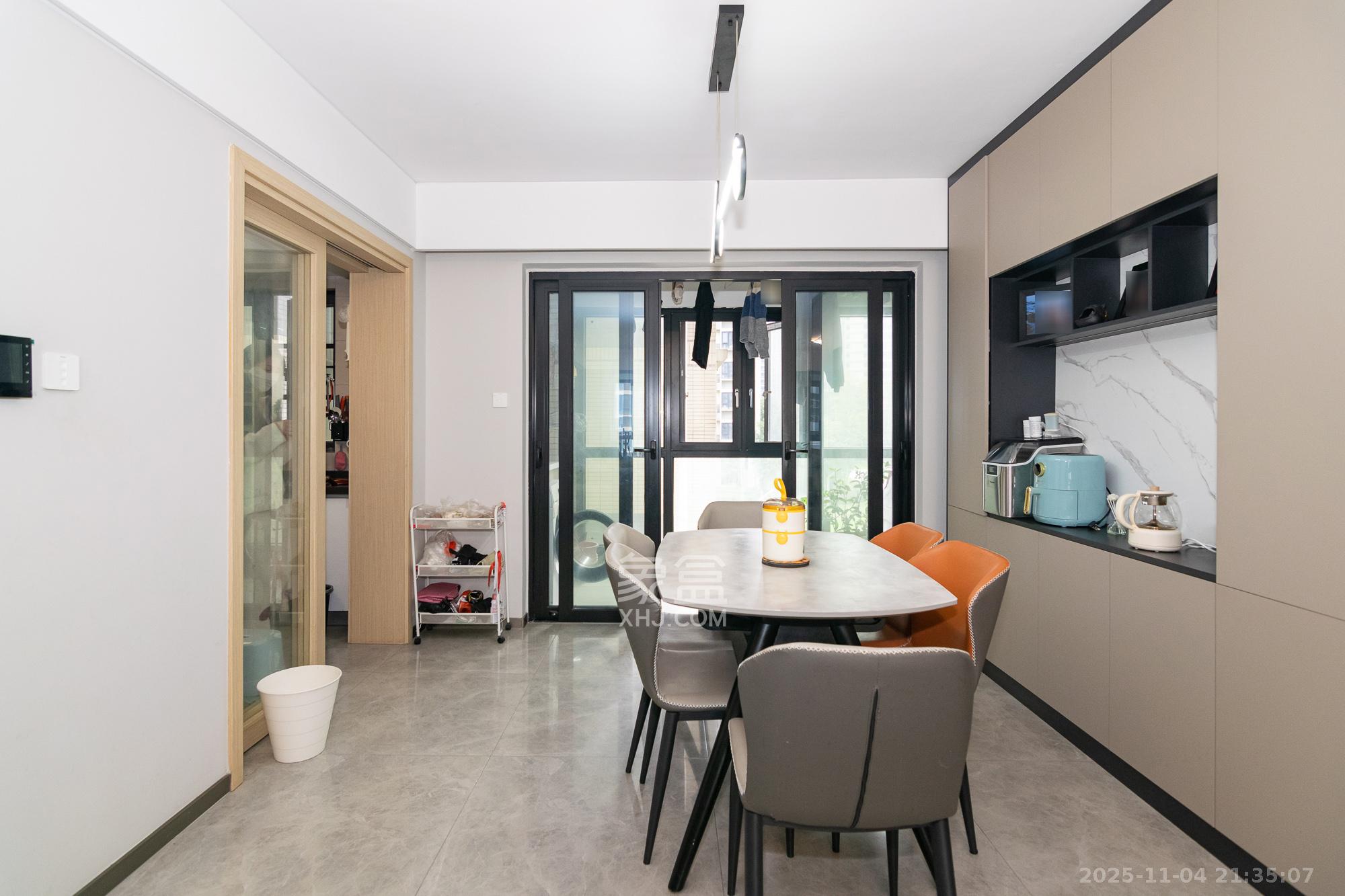 时代年华 4室2厅2卫 128.0万 时代年华 4室2厅2卫 128.0万客厅