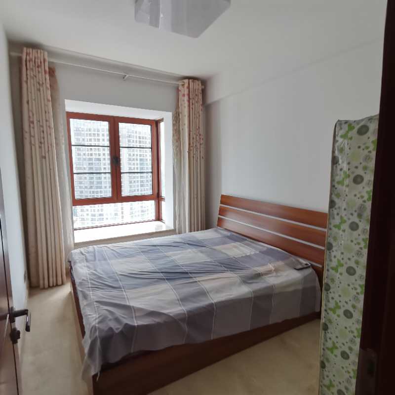 世贸雅苑  4室2厅2卫    190.0万客厅