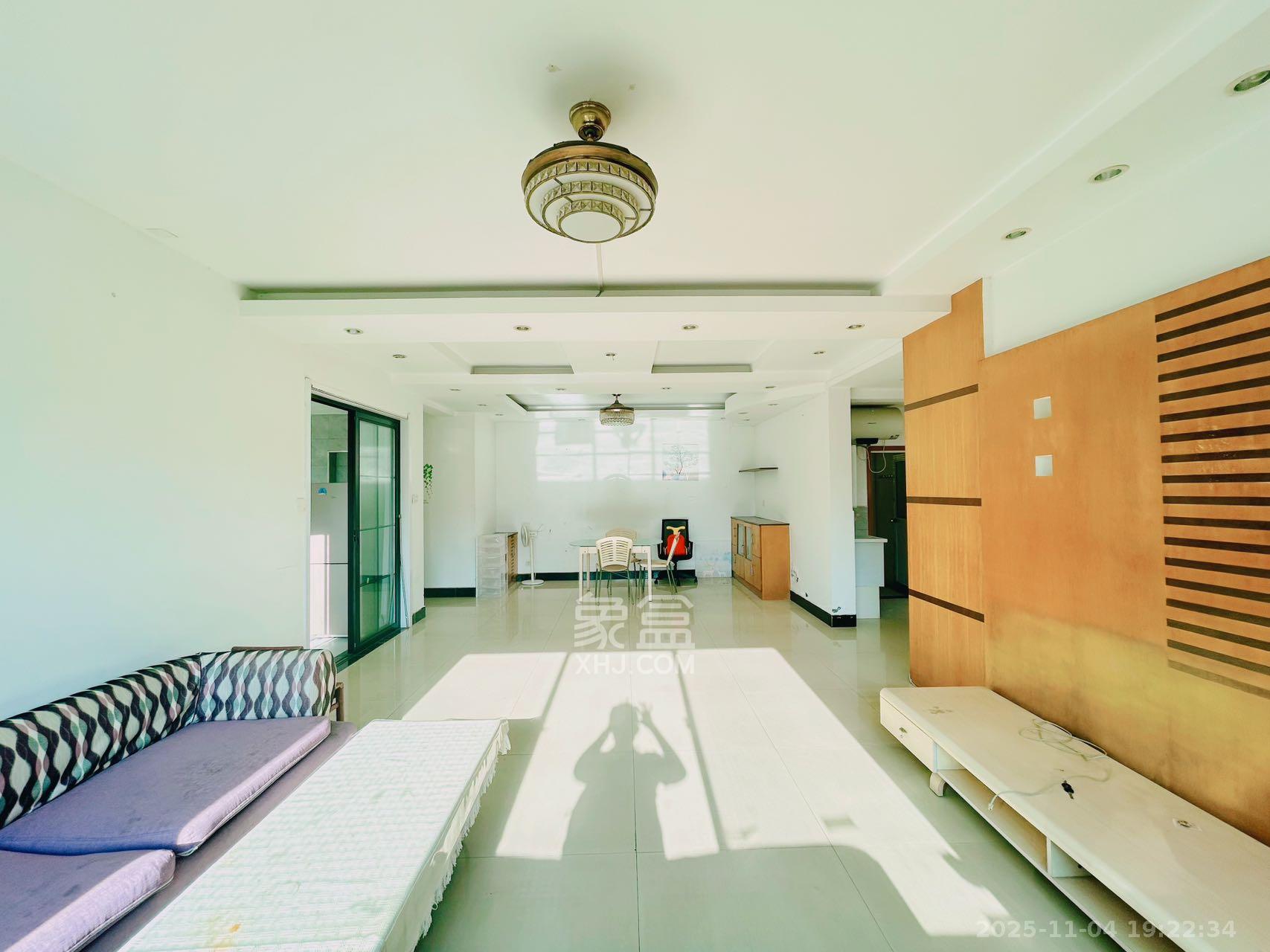 万事佳景园  1室2厅1卫    2200.0元/月室内图