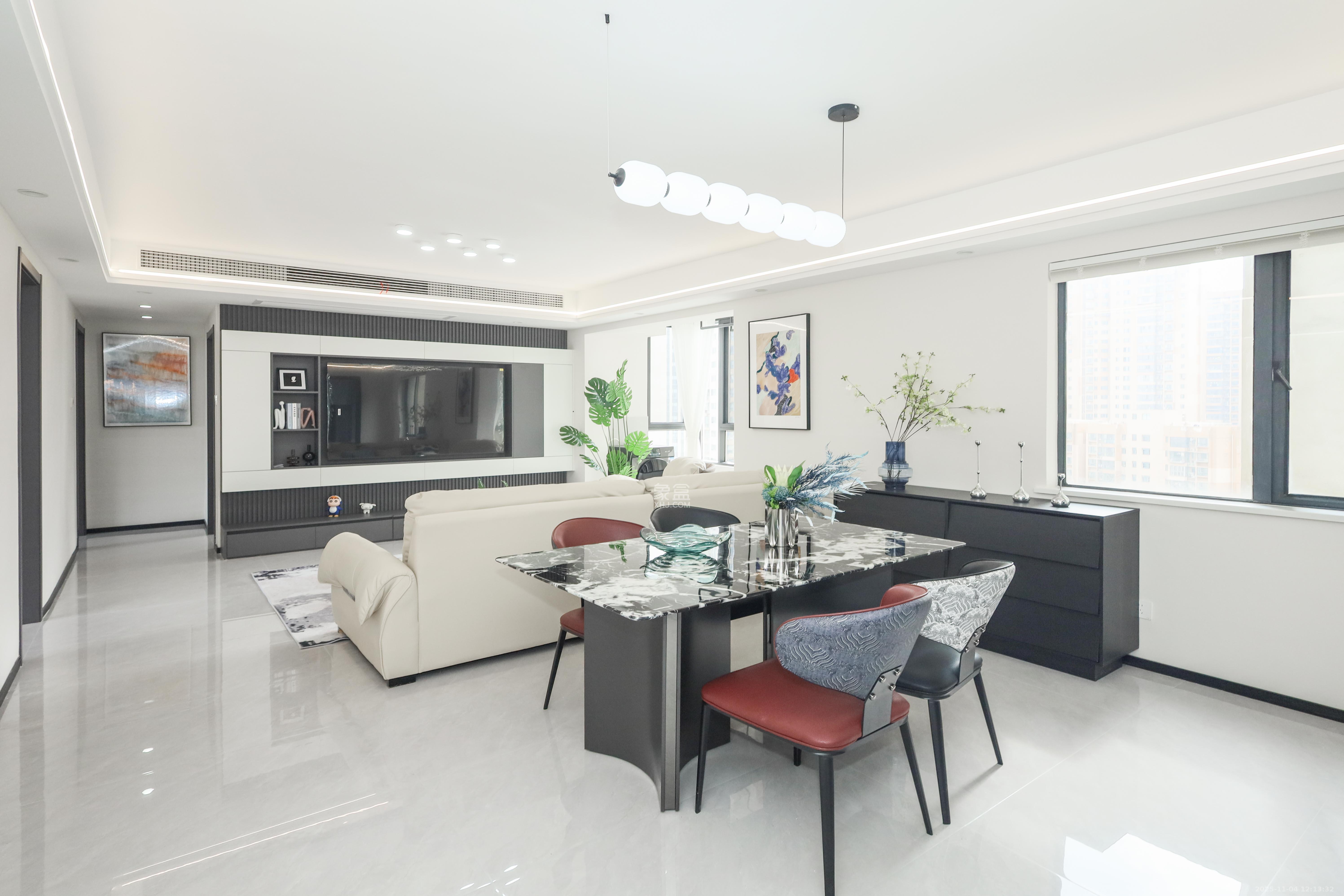 好莱城（弘德西街）  4室2厅2卫    132.8万