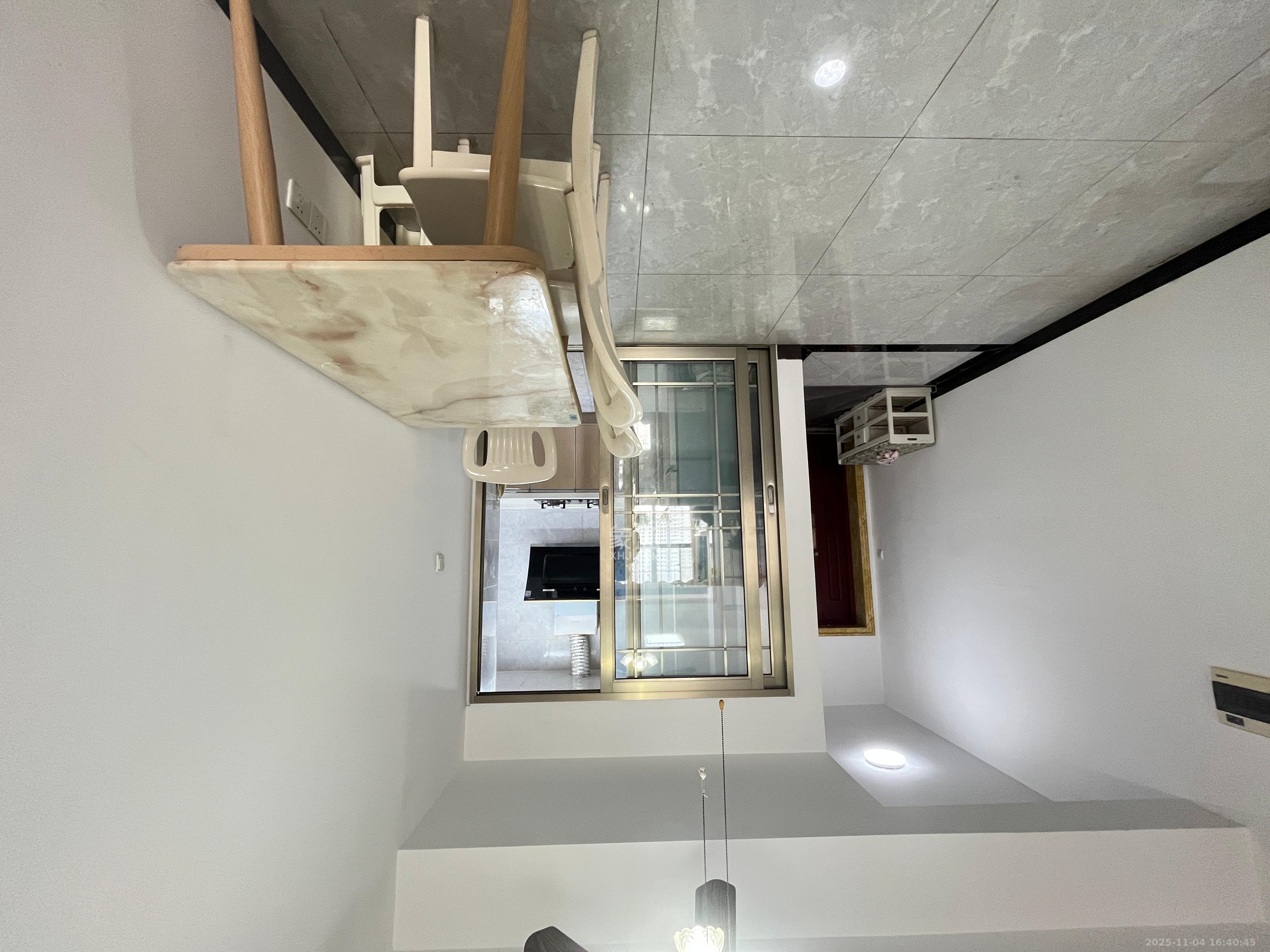 中交中央公园D4区  2室2厅1卫    2400.0元/月室内图