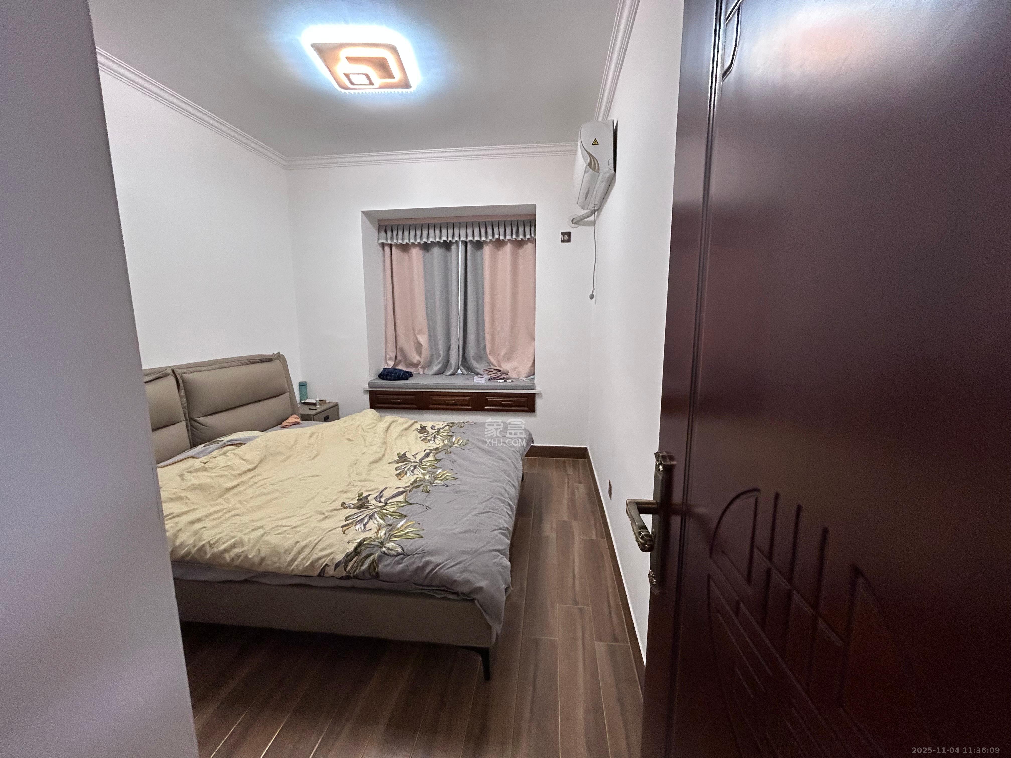 星城春晓  3室2厅2卫    2400.0元/月室内图