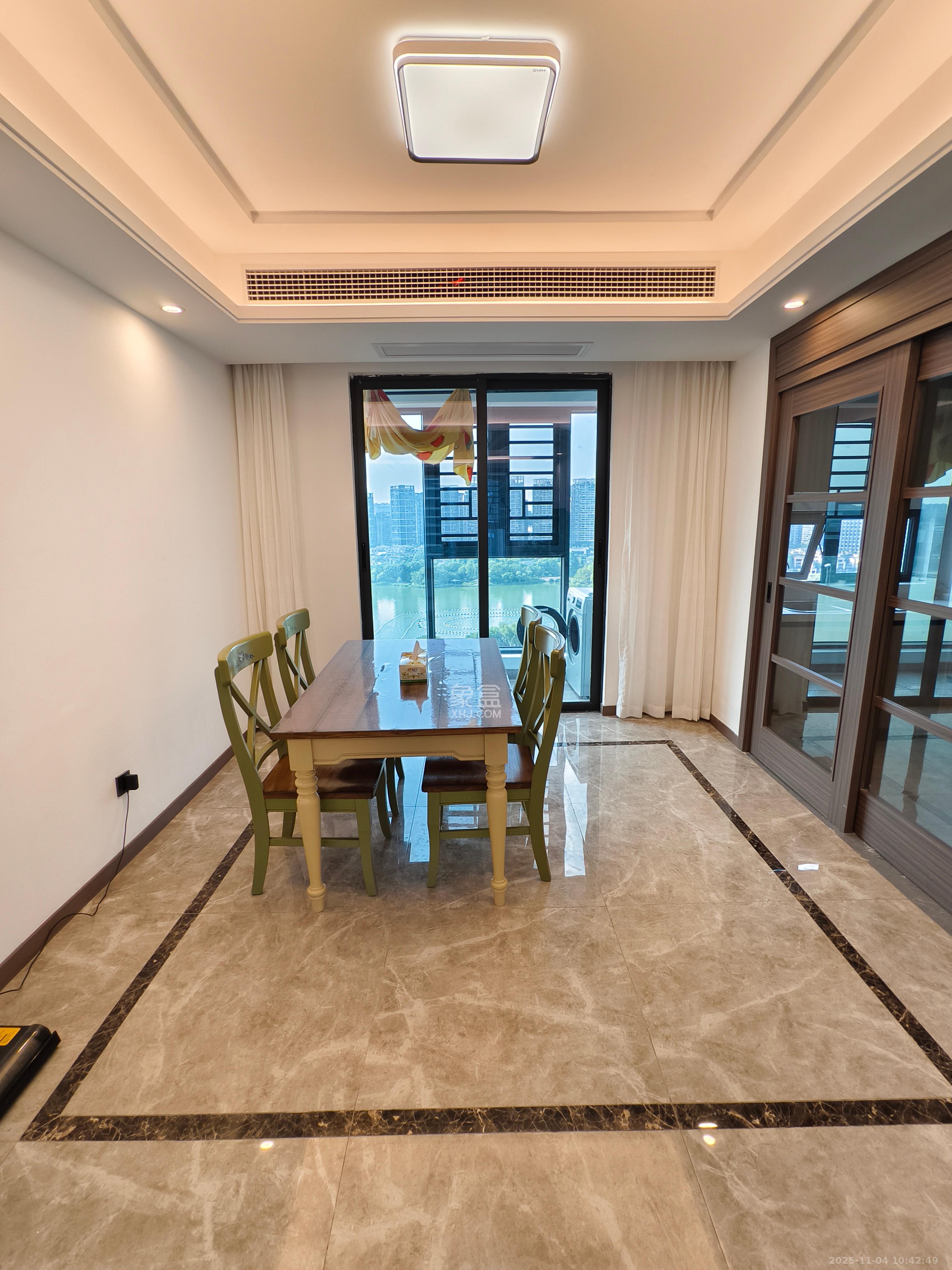 绿地V岛  1室0厅0卫    4300.0元/月 绿地V岛  1室0厅0卫    4300.0元/月室内图