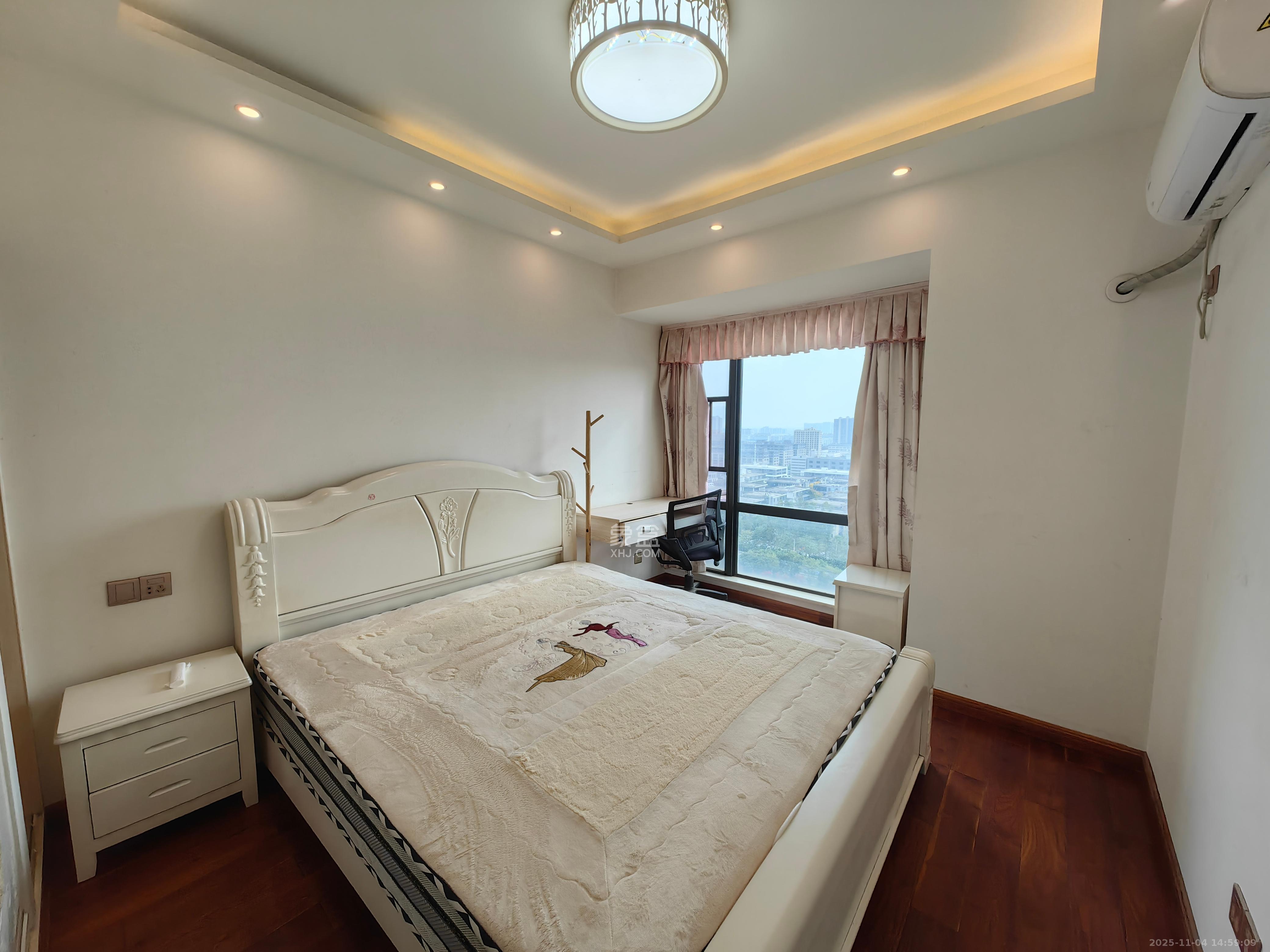 海伦春天  3室2厅2卫    2300.0元/月室内图