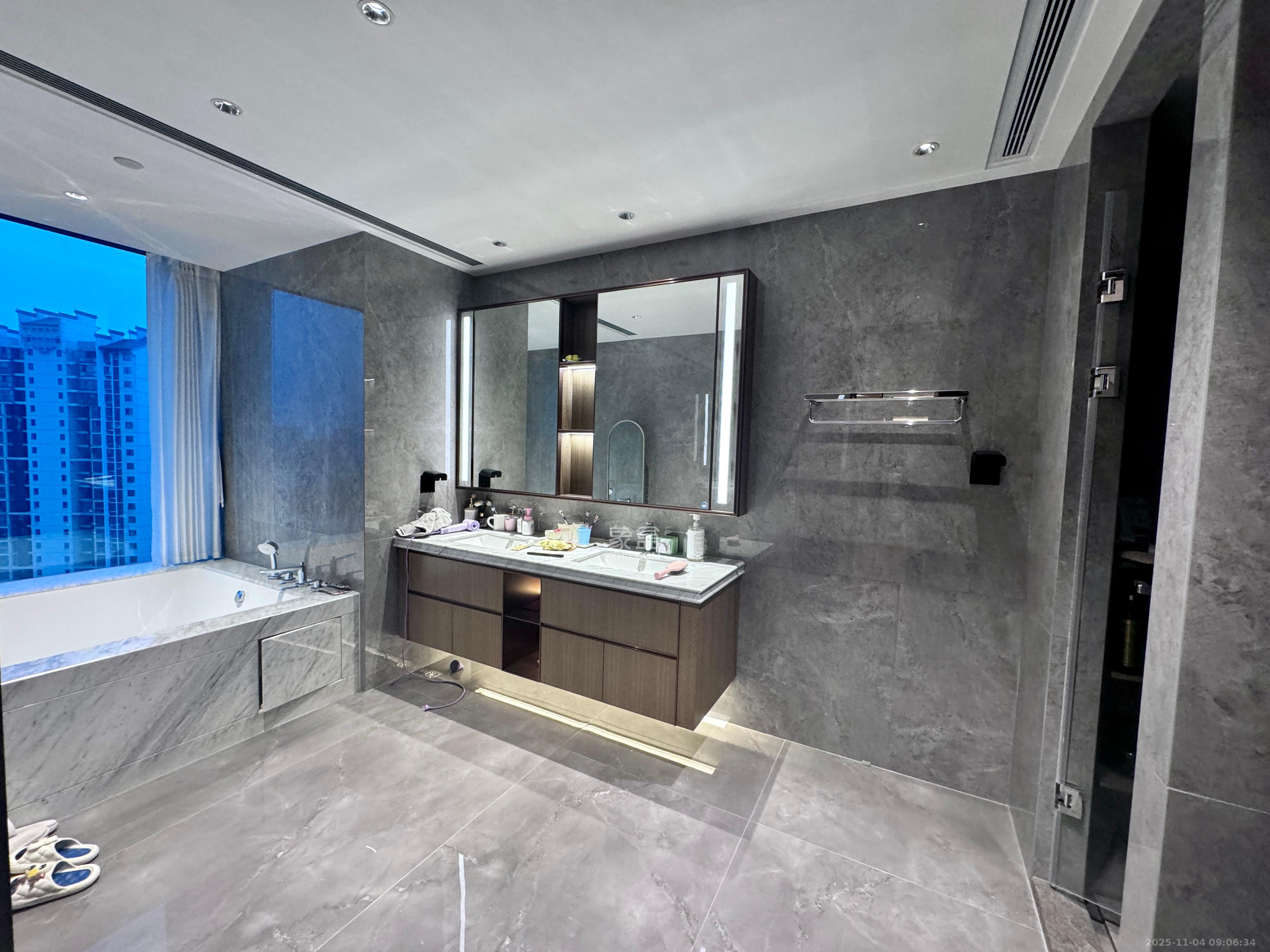 运达中央广场三期  4室2厅3卫    20000.0元/月室内图