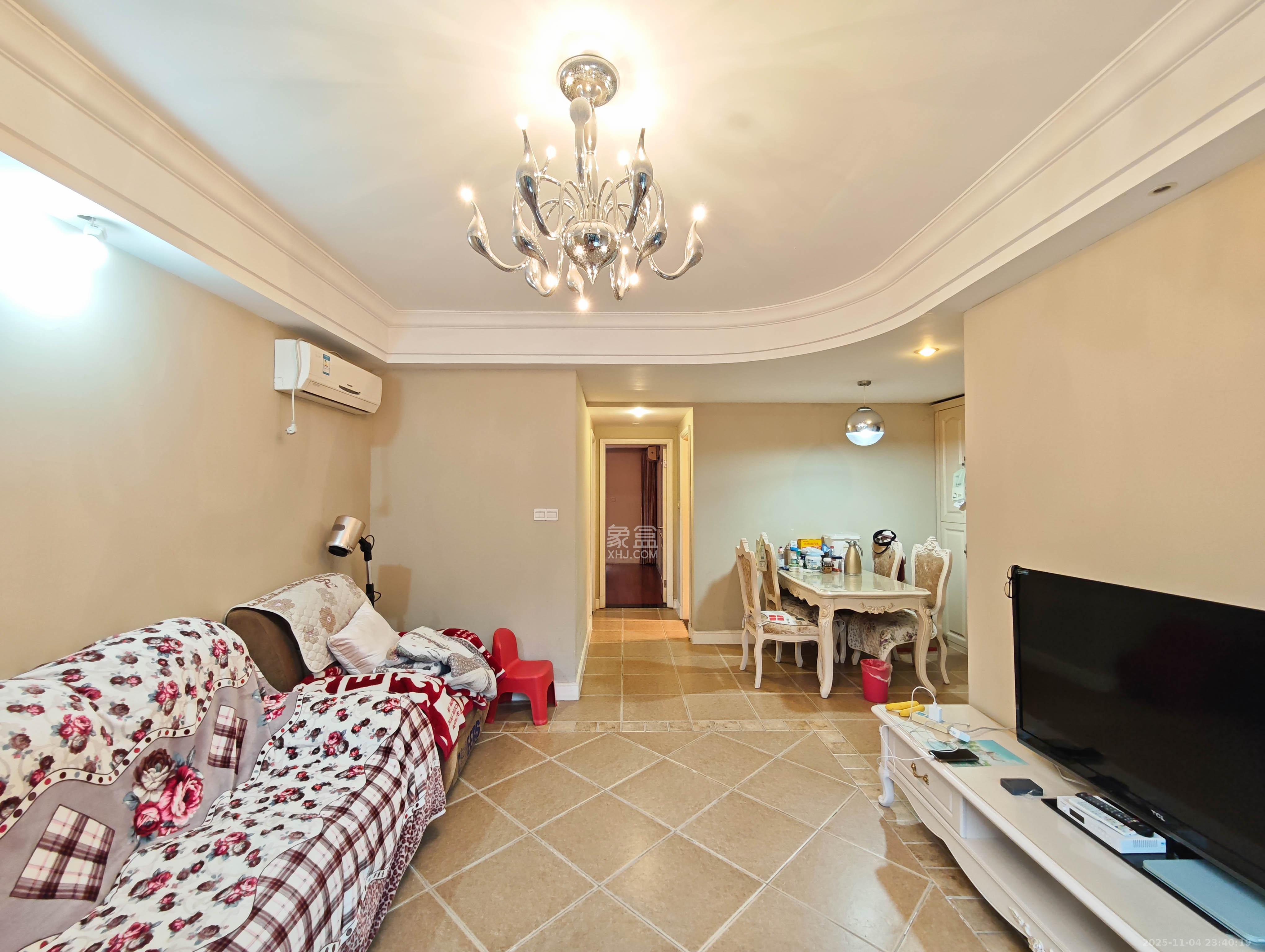 保利城(中航城国际社区、郡原美村) 2室1厅1卫 70.0万 保利城(中航城国际社区、郡原美村) 2室1厅1卫 70.0万客厅