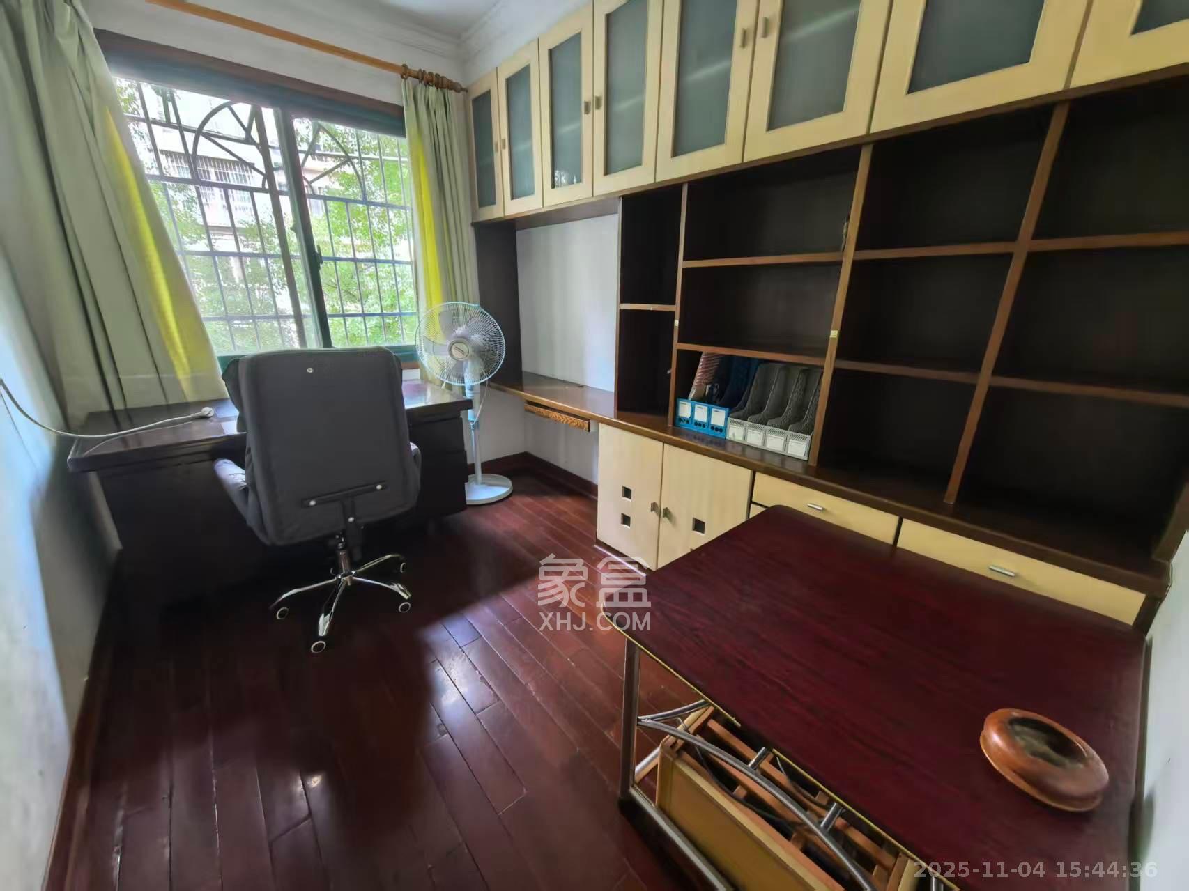 南明苑西区 4室2厅2卫 2100.0元/月 南明苑西区 4室2厅2卫 2100.0元/月室内图