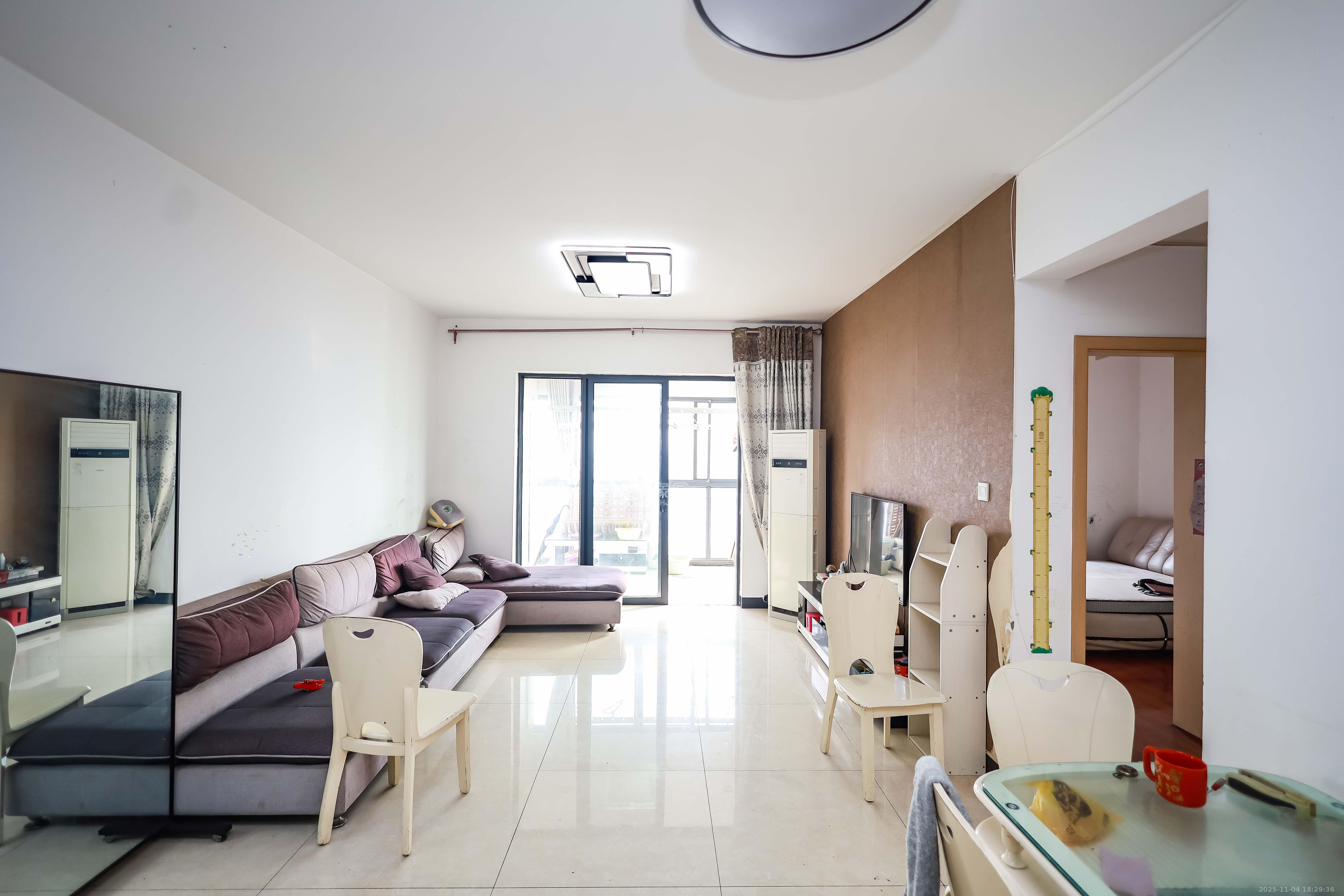 莱茵城 2室2厅1卫 58.0万 莱茵城 2室2厅1卫 58.0万客厅