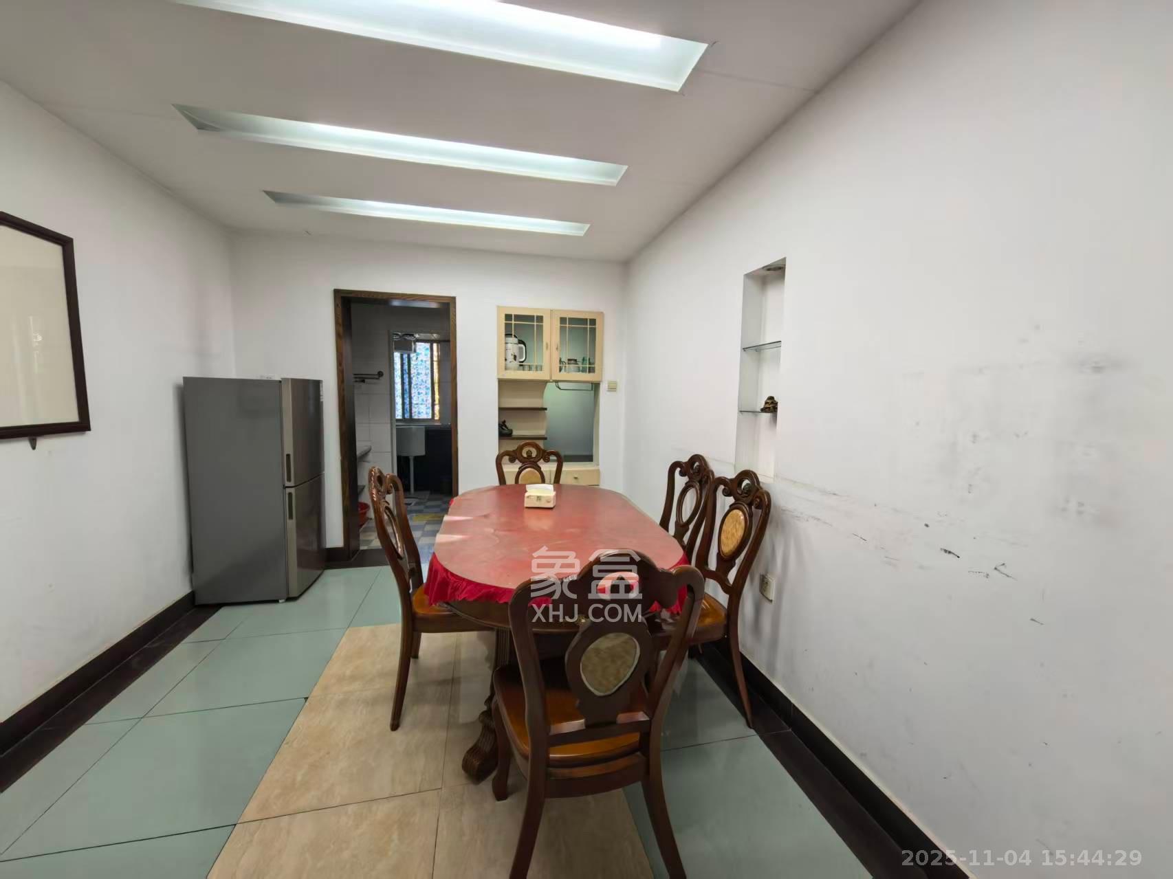 南明苑西区 4室2厅2卫 2100.0元/月 南明苑西区 4室2厅2卫 2100.0元/月室内图