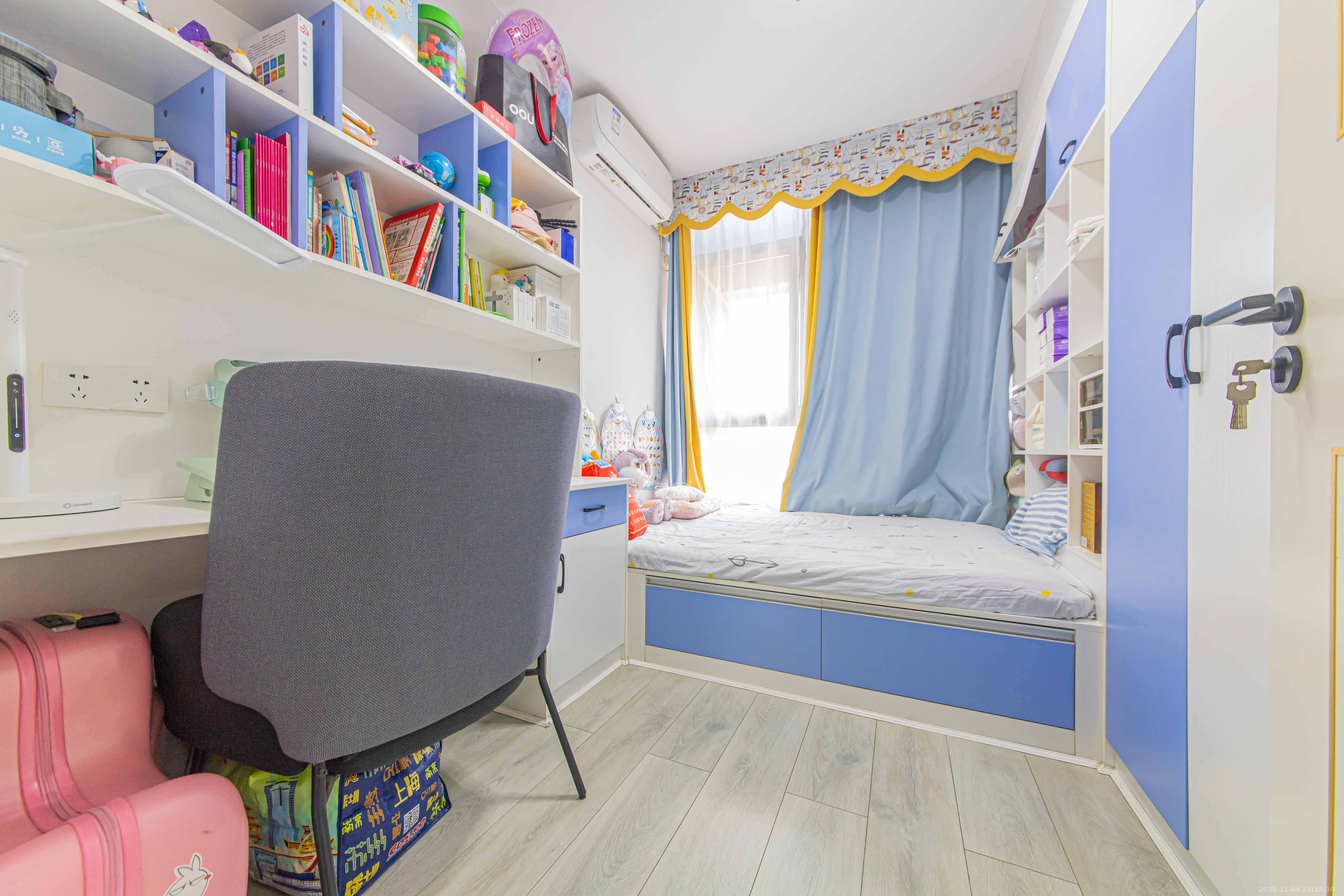 中信文化广场(中信新城二期) 3室2厅1卫 80.0万 中信文化广场(中信新城二期) 3室2厅1卫 80.0万卧室