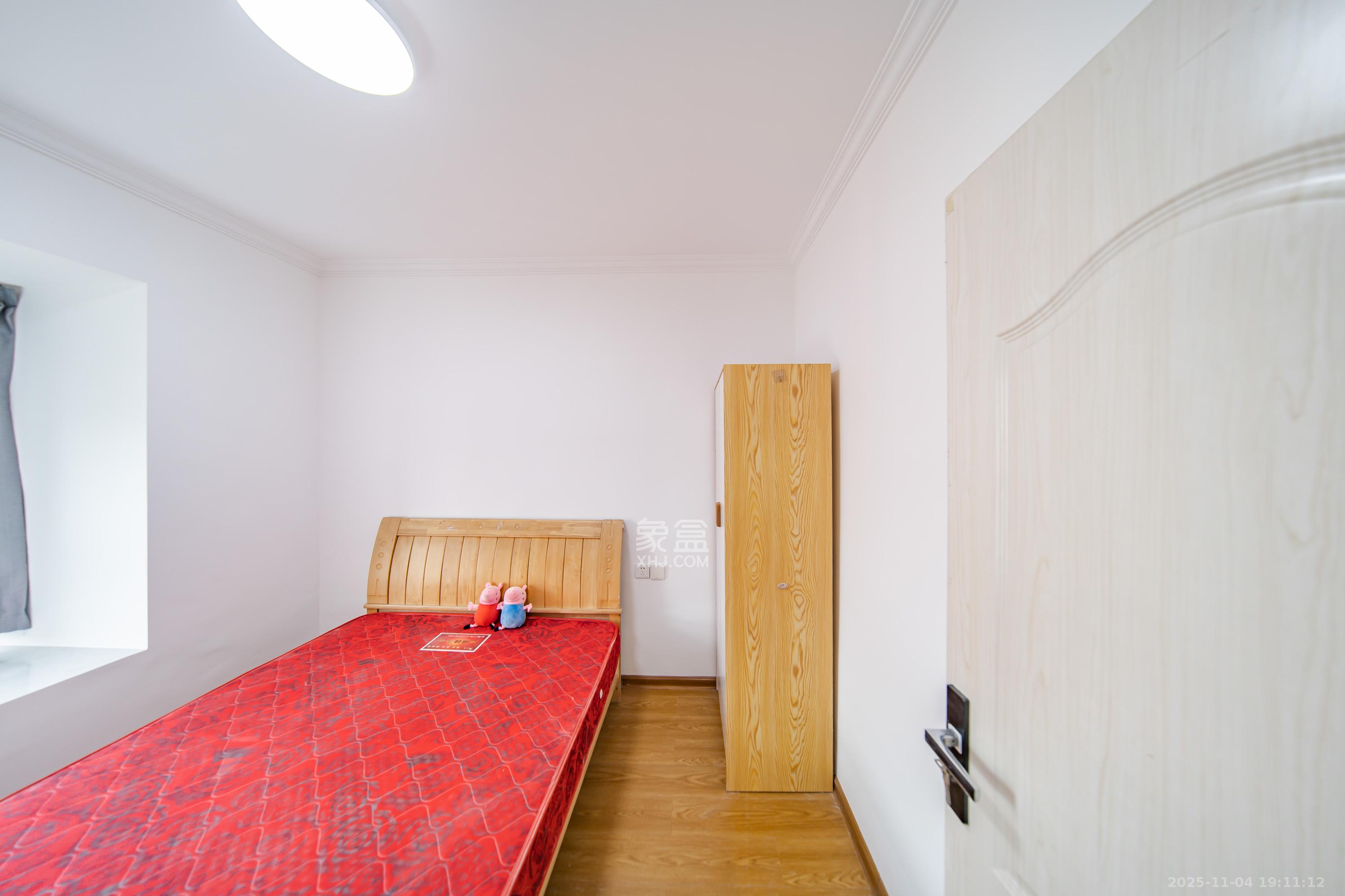 天健城  4室2厅2卫    210.0万卧室