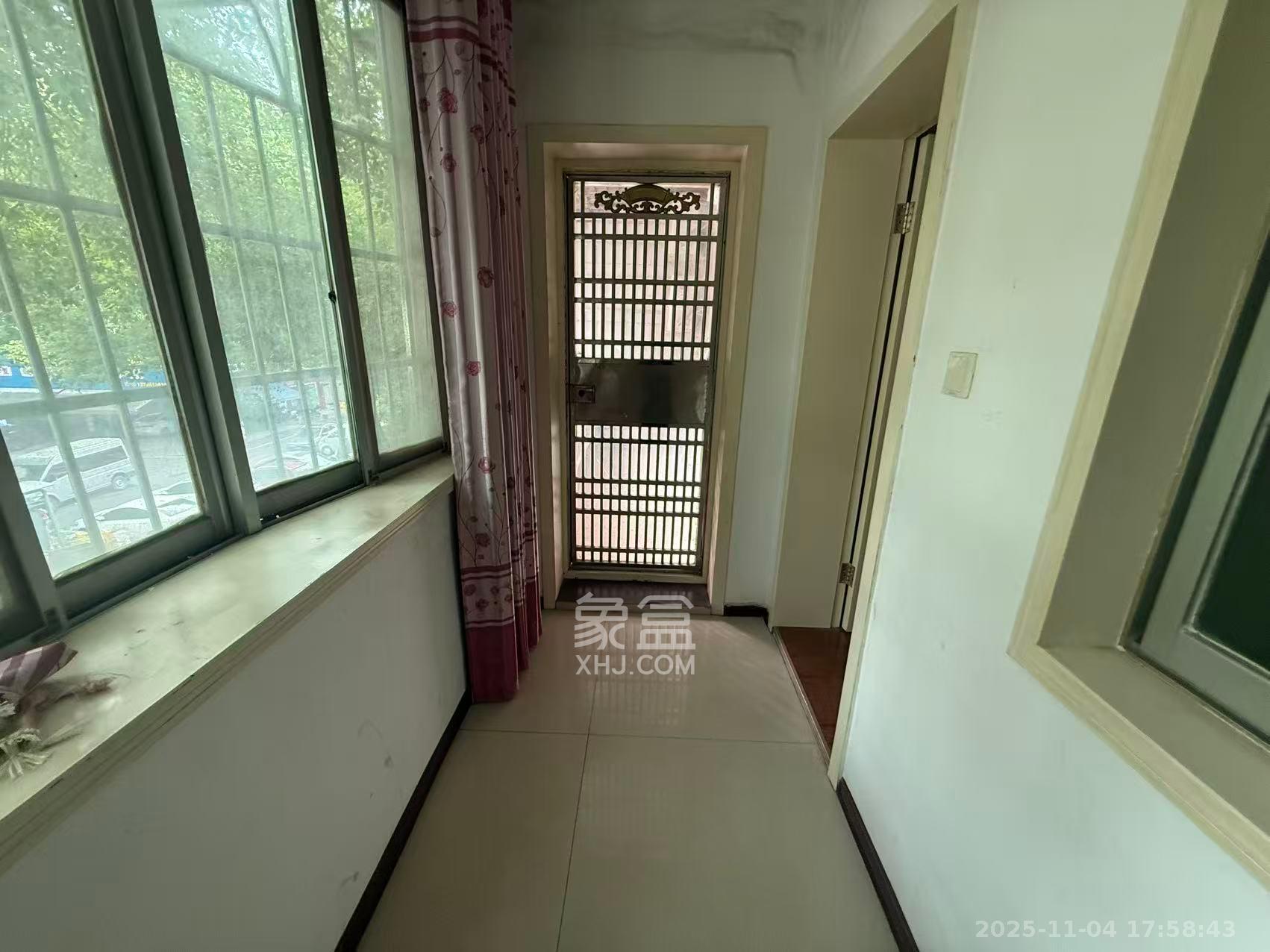 中南汽车世界  2室1厅1卫    1200.0元/月室内图