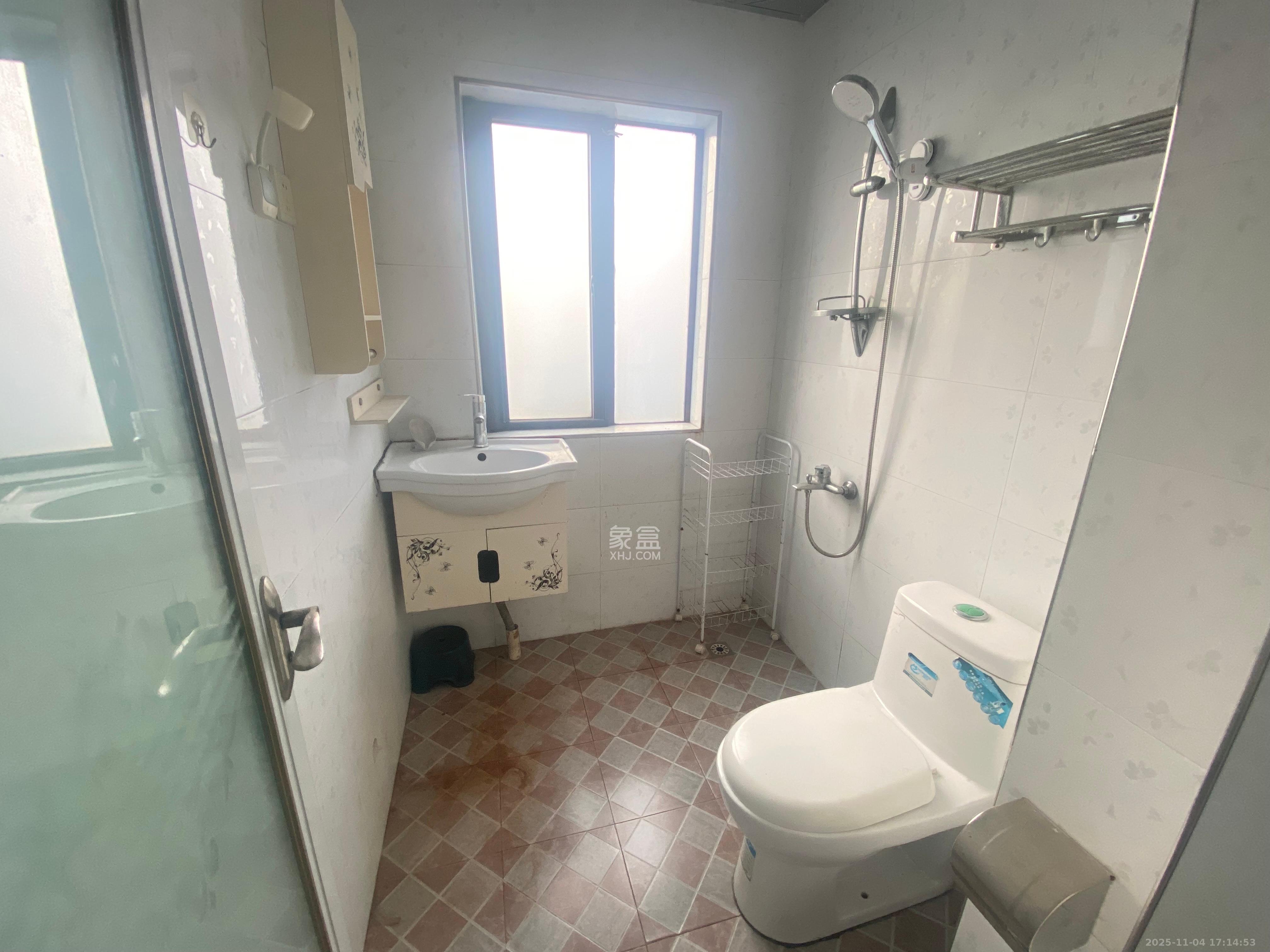 高信向日葵 3室2厅1卫 2600.0元/月 高信向日葵 3室2厅1卫 2600.0元/月室内图