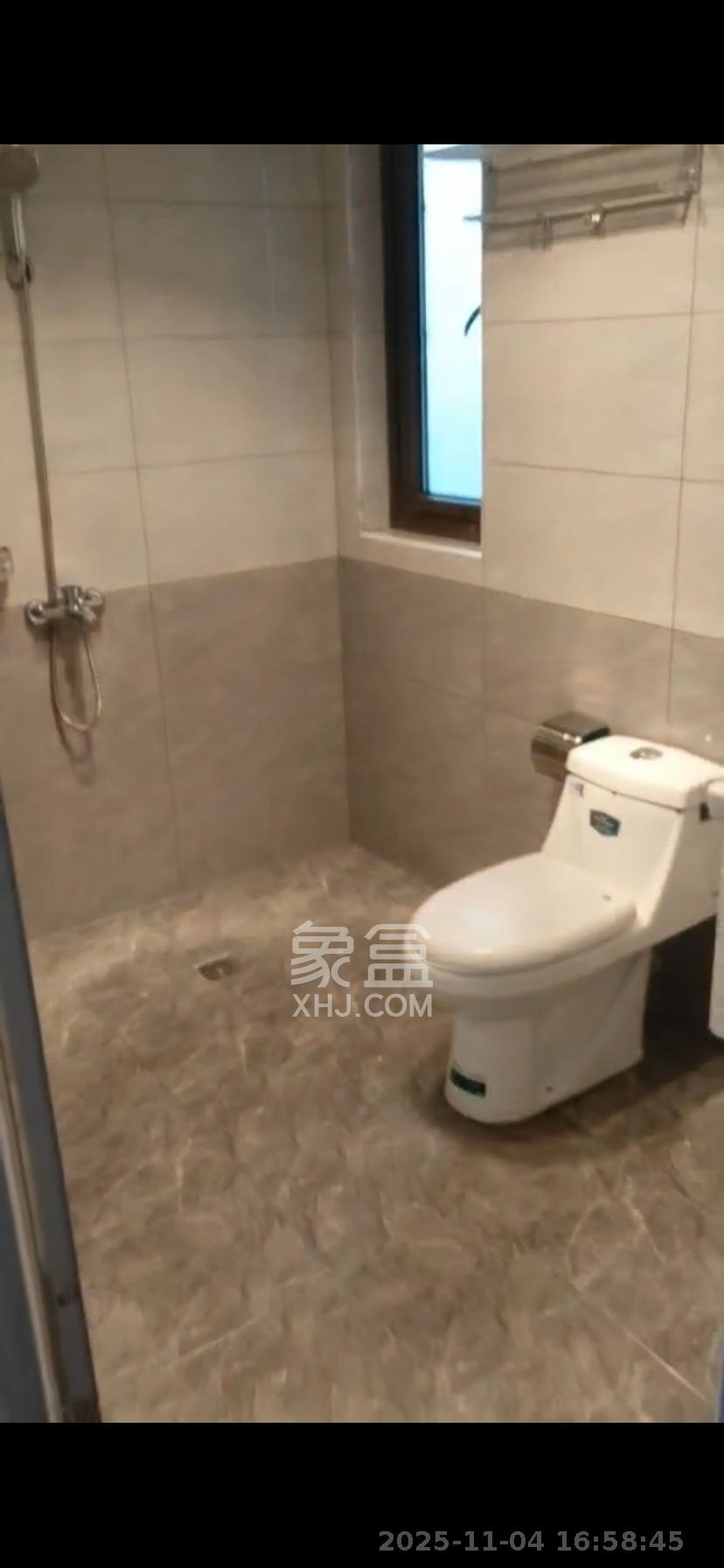 山语城三期  4室1厅1卫    2500.0元/月室内图