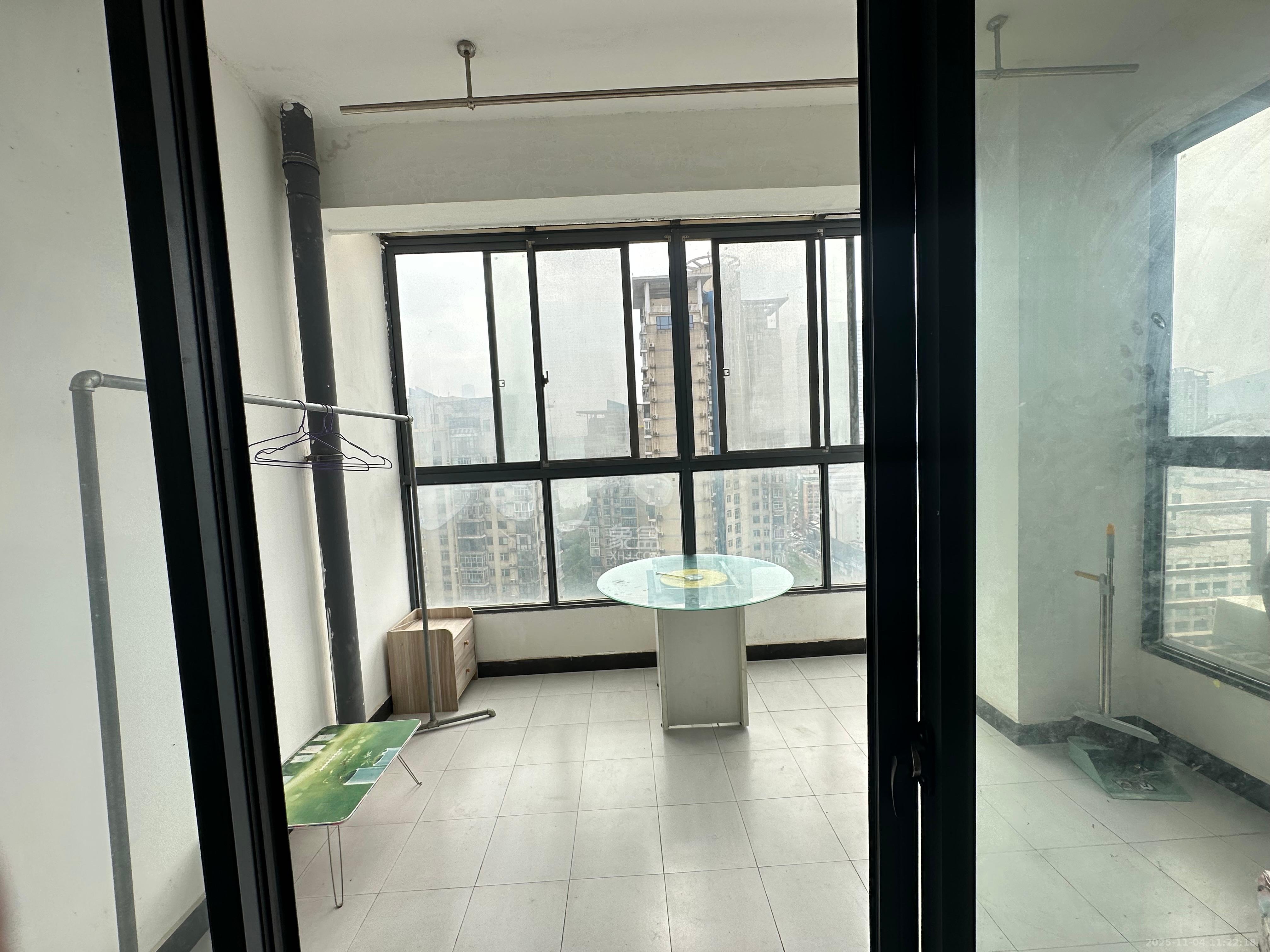 华韵城市海岸（城市水岸苑）  2室2厅1卫    2400.0元/月室内图