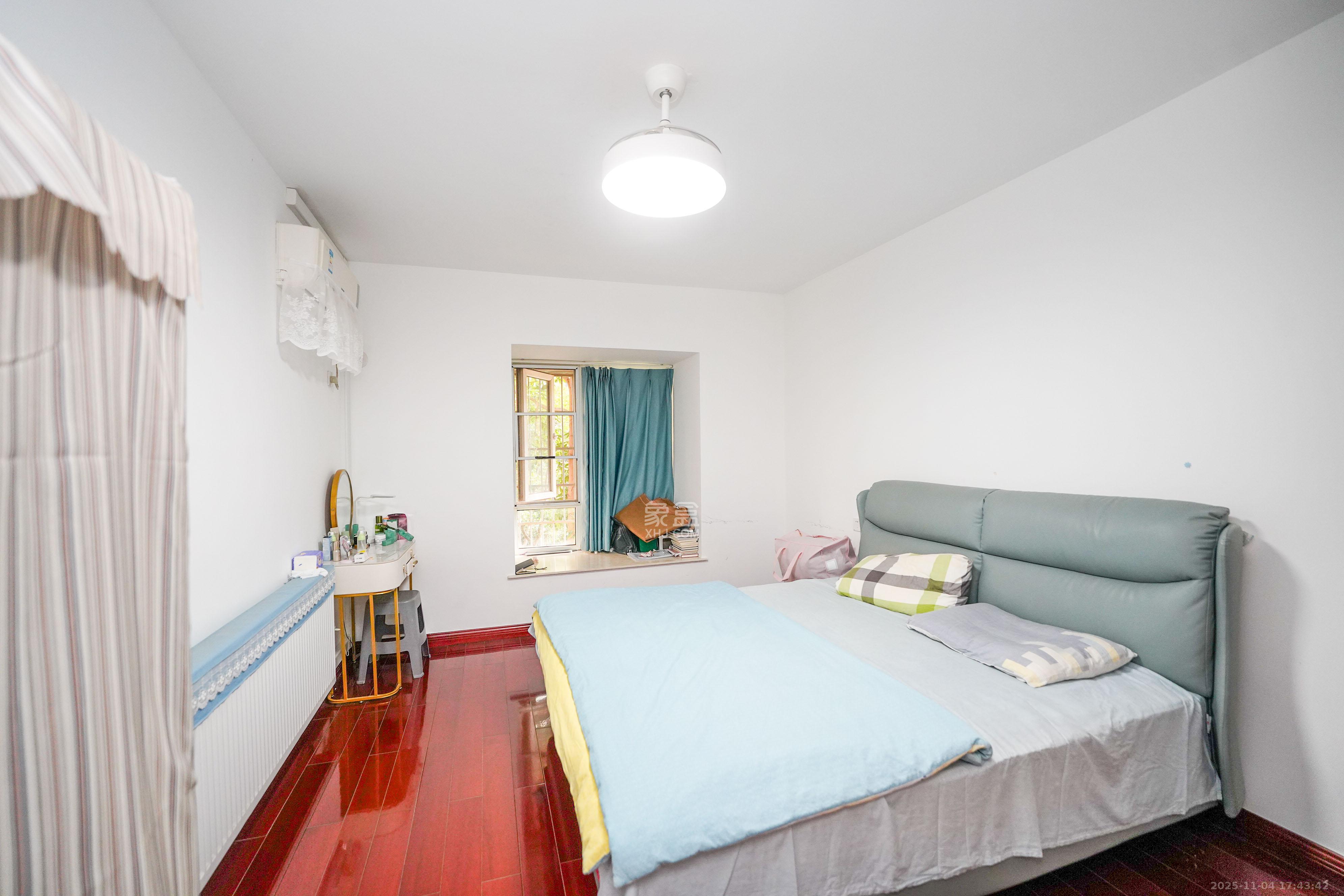 嘉华城(一期) 4室2厅2卫 126.0万 嘉华城(一期) 4室2厅2卫 126.0万卧室