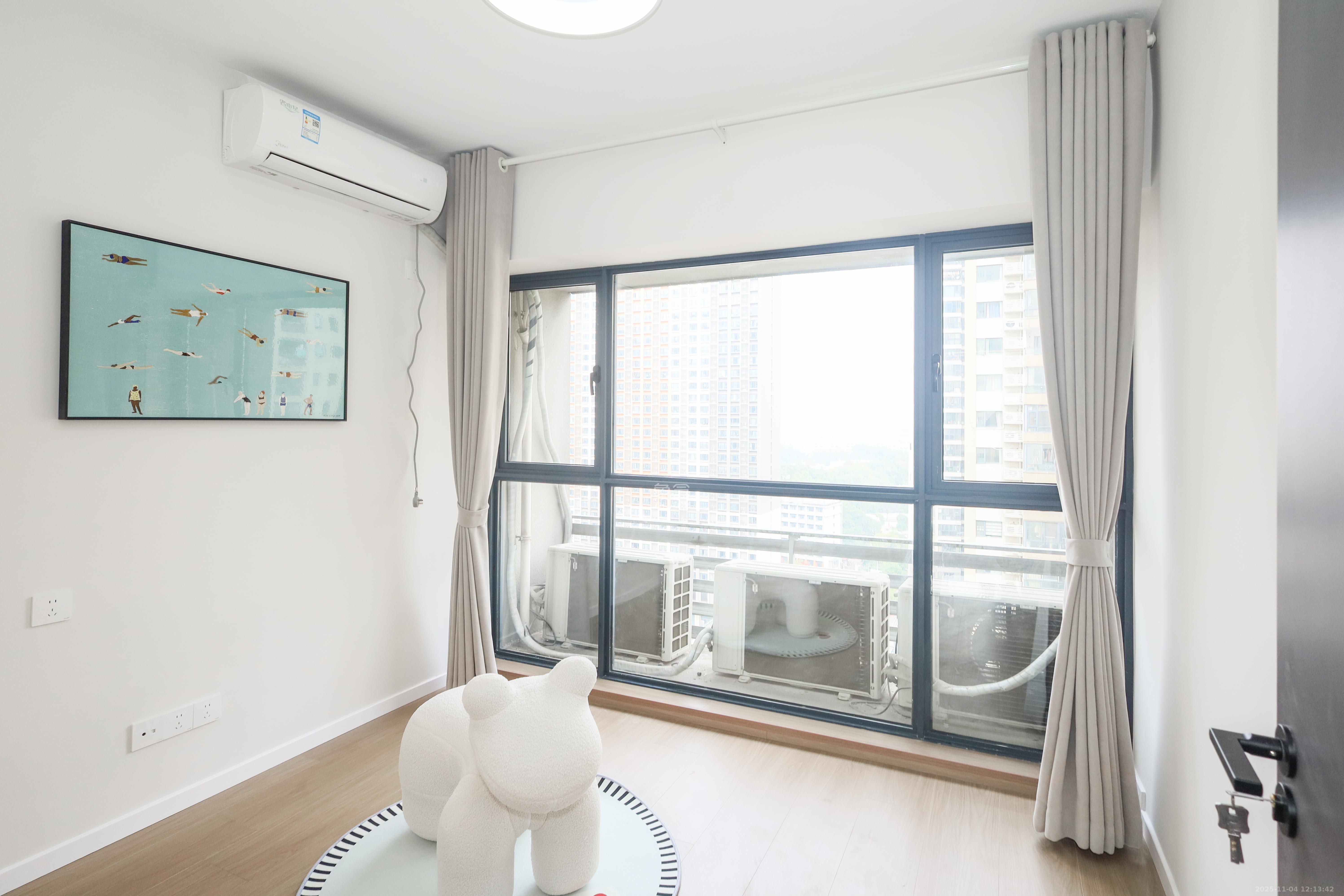 好莱城（弘德西街）  4室2厅2卫    132.8万卧室