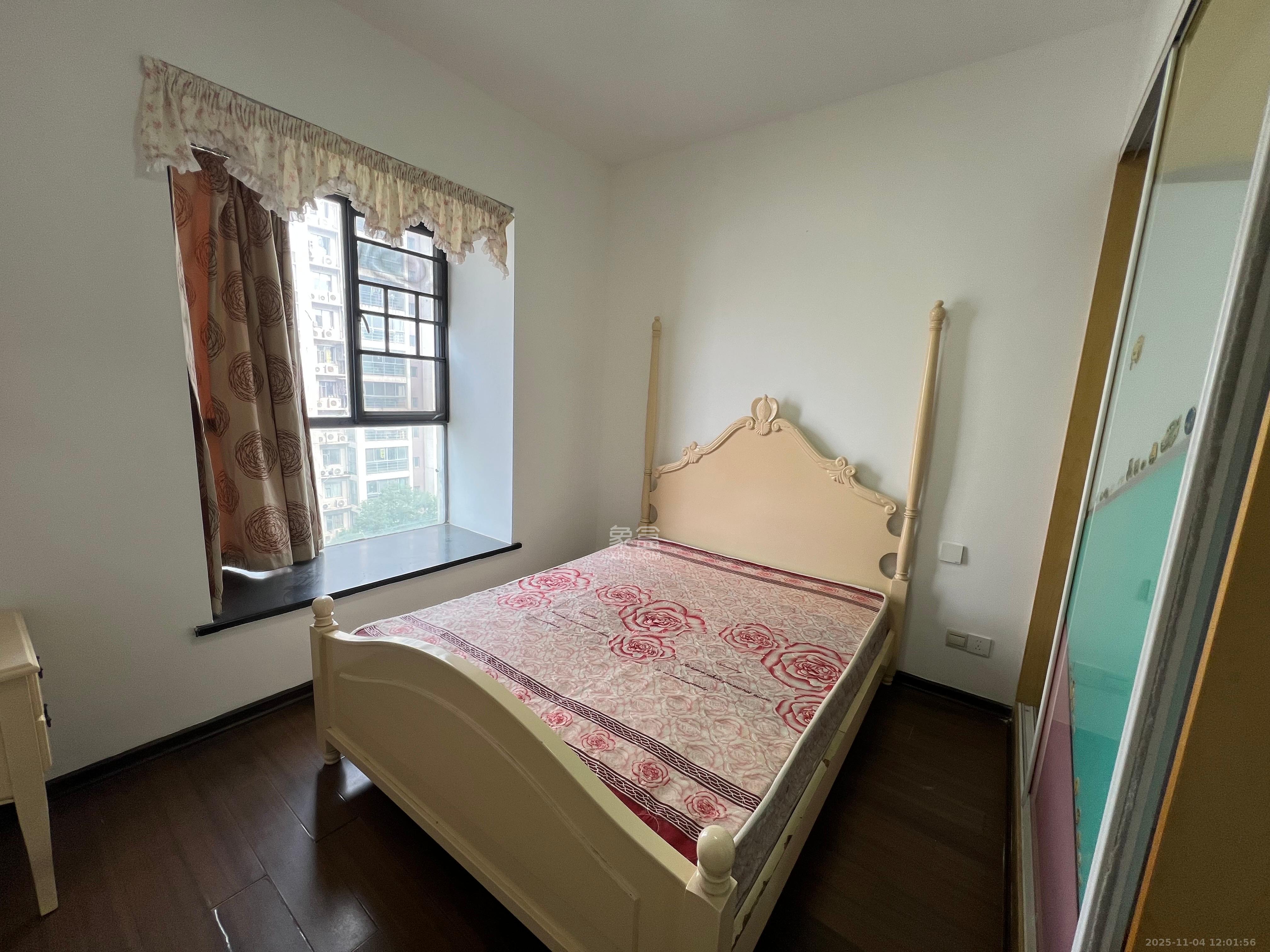 银港水晶城  3室2厅2卫    2600.0元/月室内图