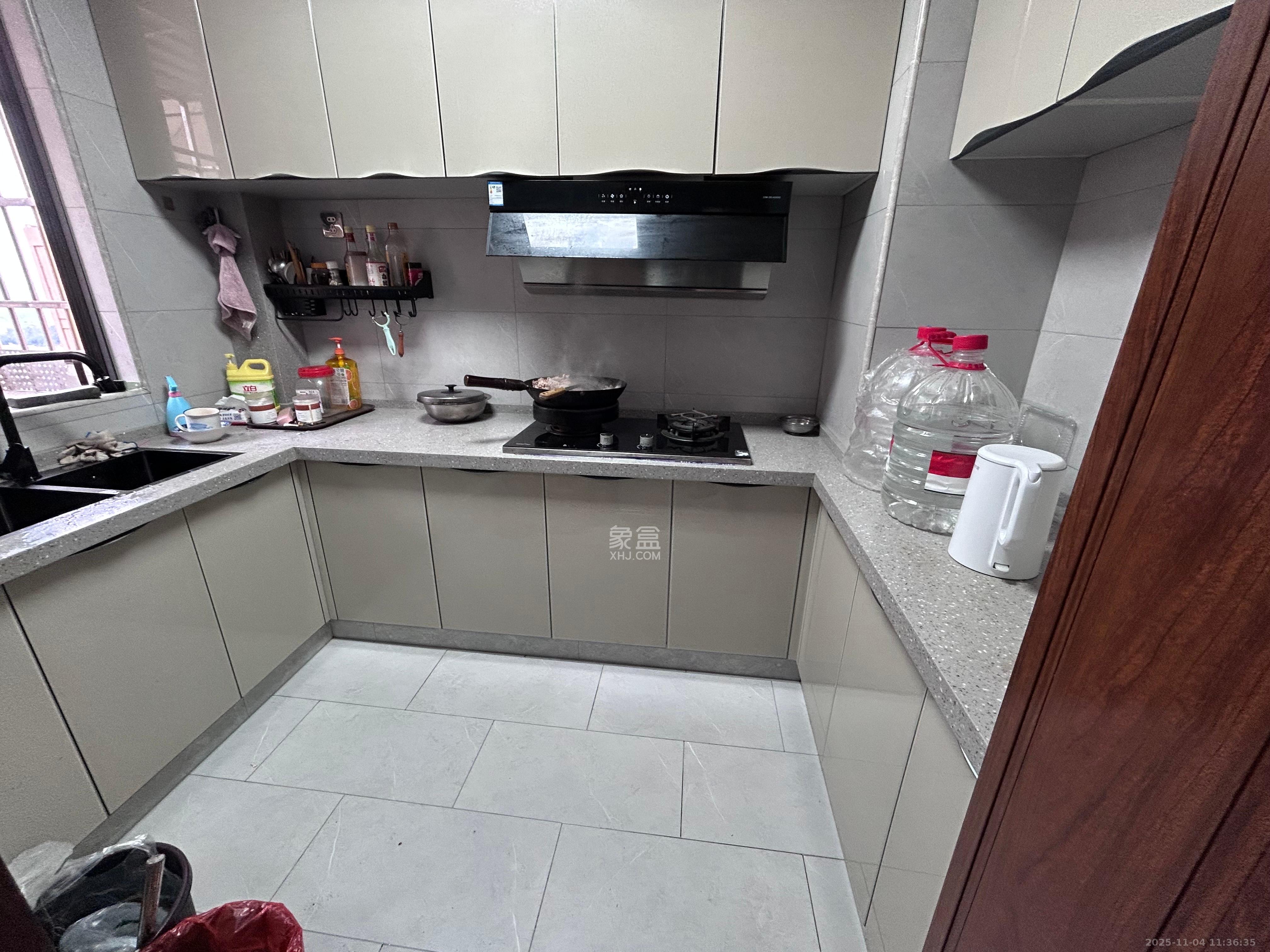 星城春晓 3室2厅2卫 2400.0元/月 星城春晓 3室2厅2卫 2400.0元/月室内图