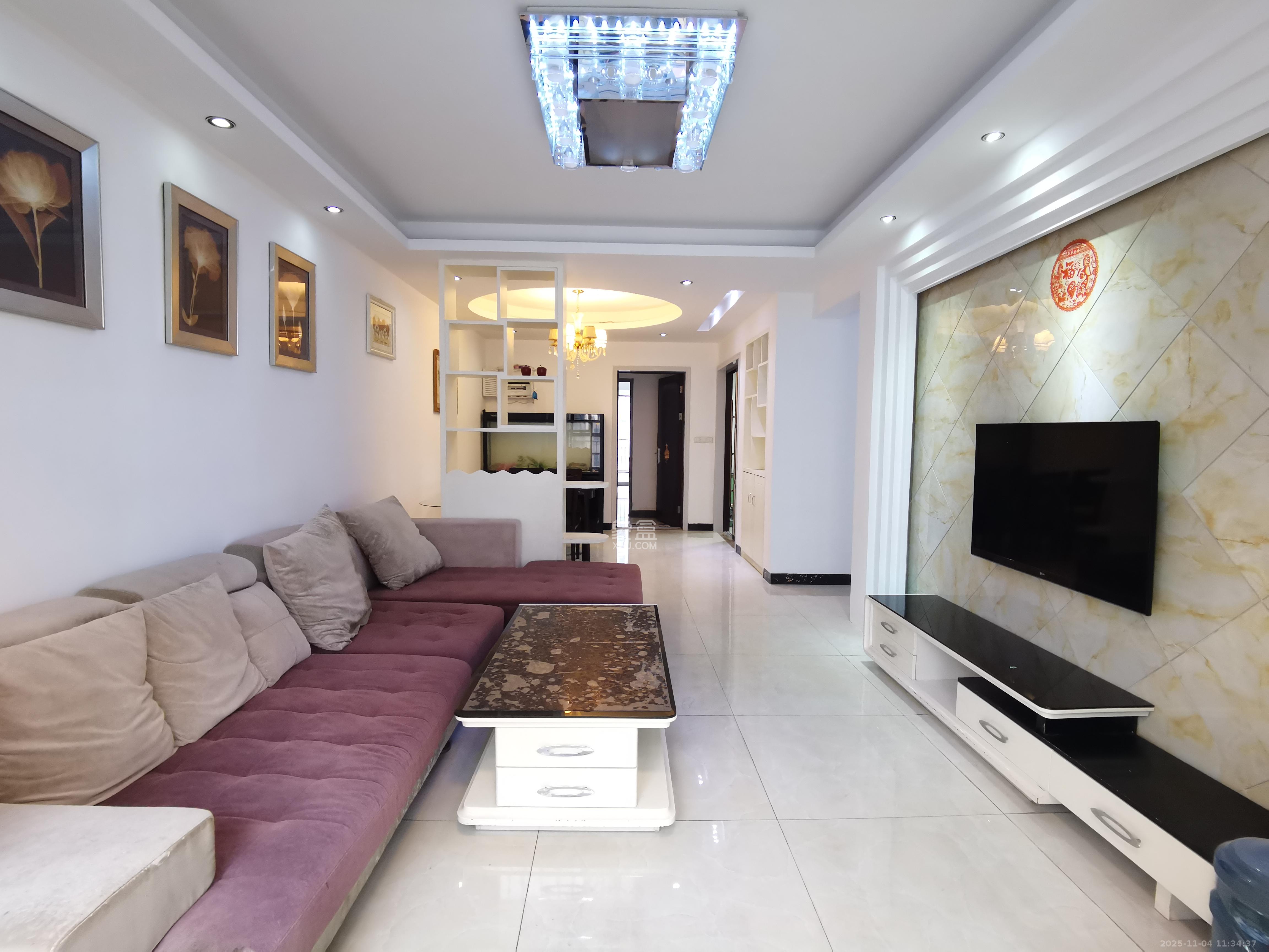 三一街区  3室2厅2卫    2000.0元/月