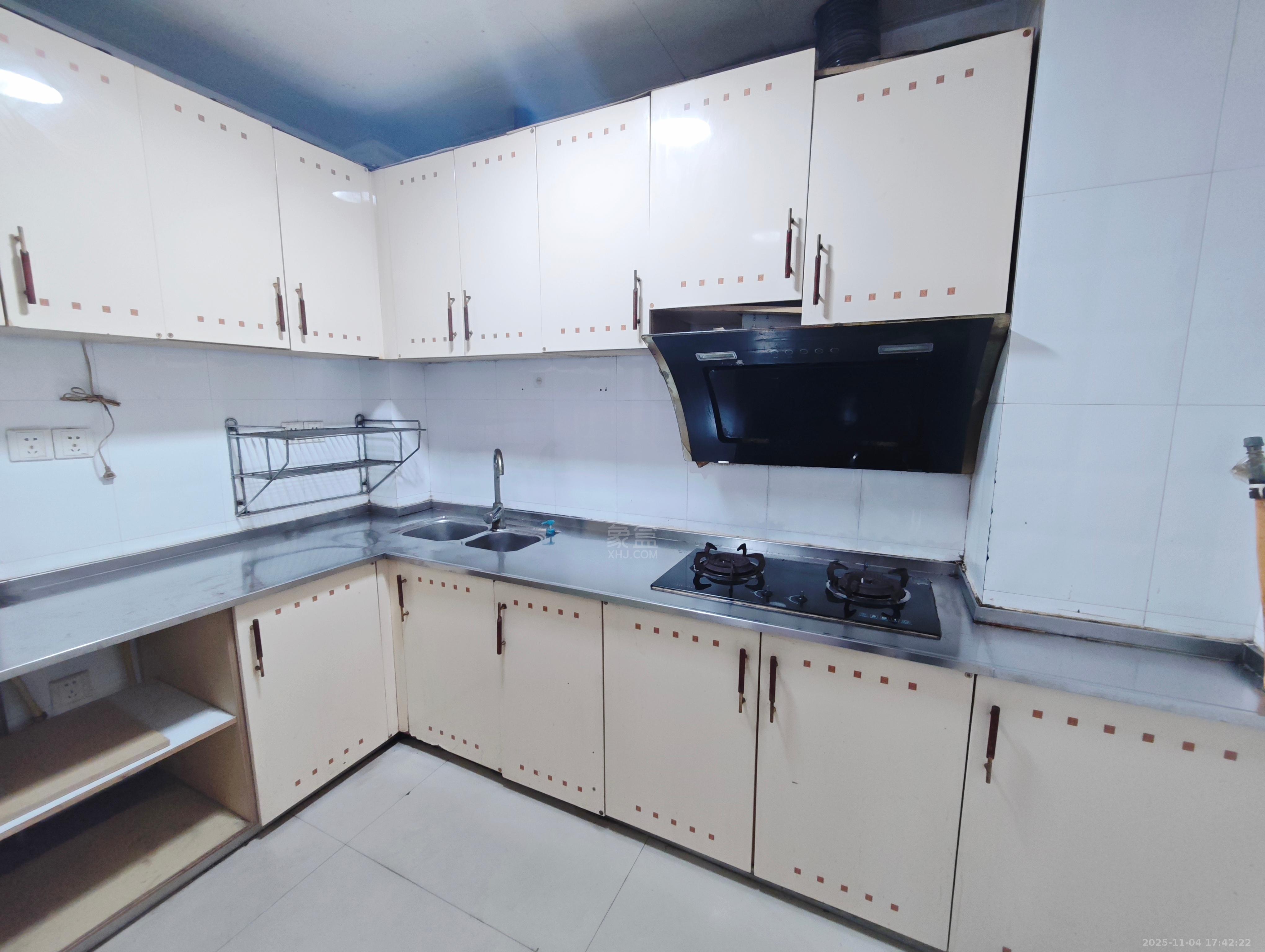 摩登摩天 3室2厅2卫 1500.0元/月 摩登摩天 3室2厅2卫 1500.0元/月室内图