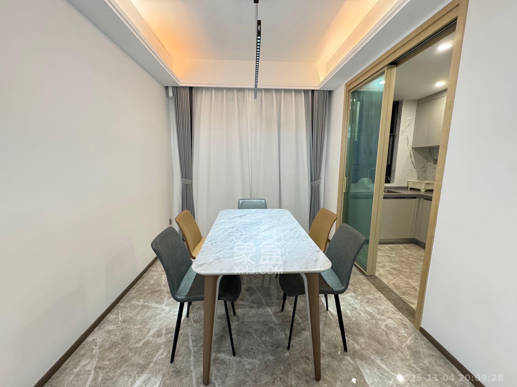 复地滨江金融中心  4室1厅2卫    4500.0元/月室内图