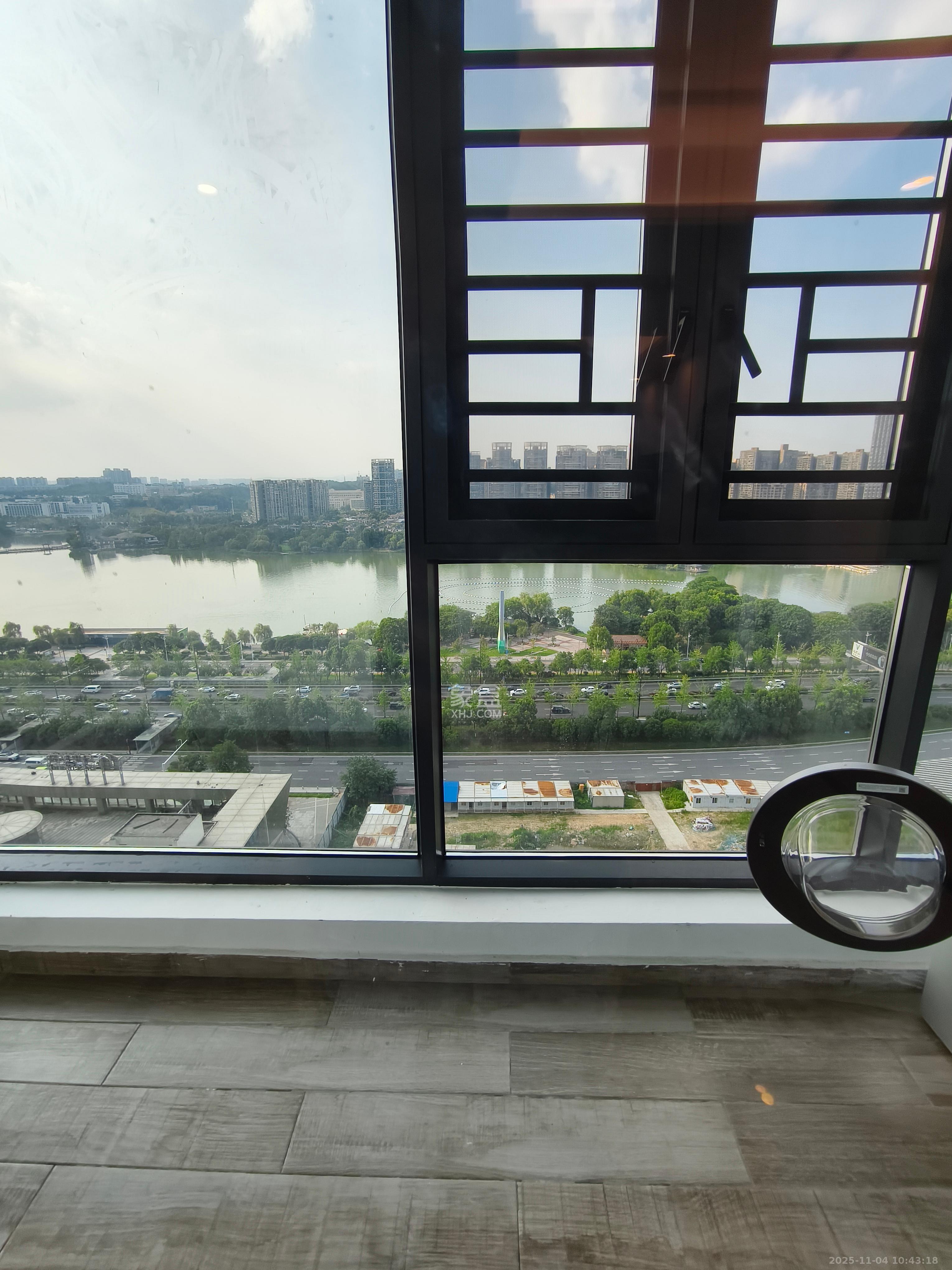 绿地V岛  1室0厅0卫    4300.0元/月室内图