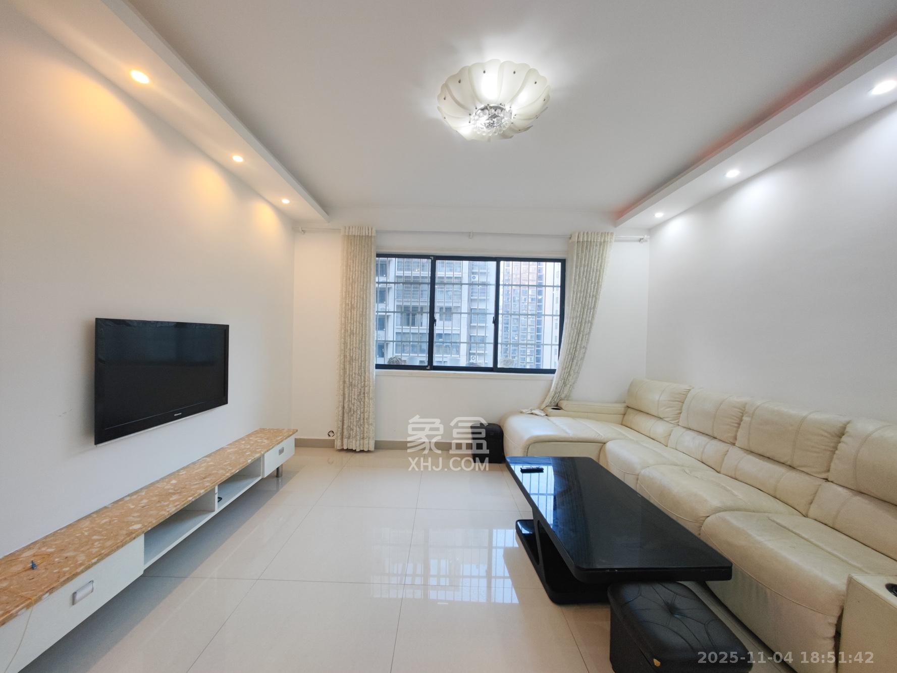 世纪桃花苑 2室2厅1卫 58.0万 世纪桃花苑 2室2厅1卫 58.0万客厅