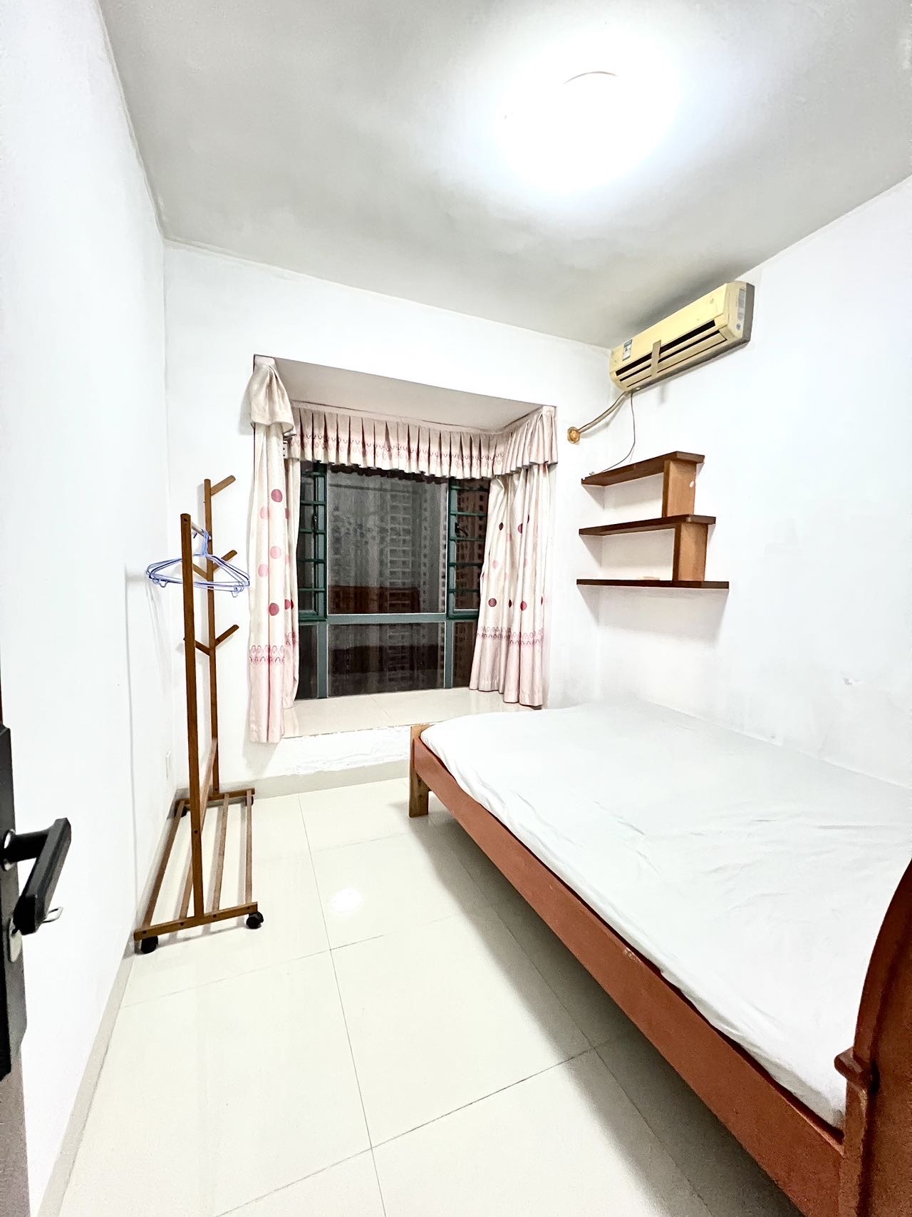 玉龙湾  5室2厅1卫    3300.0元/月室内图