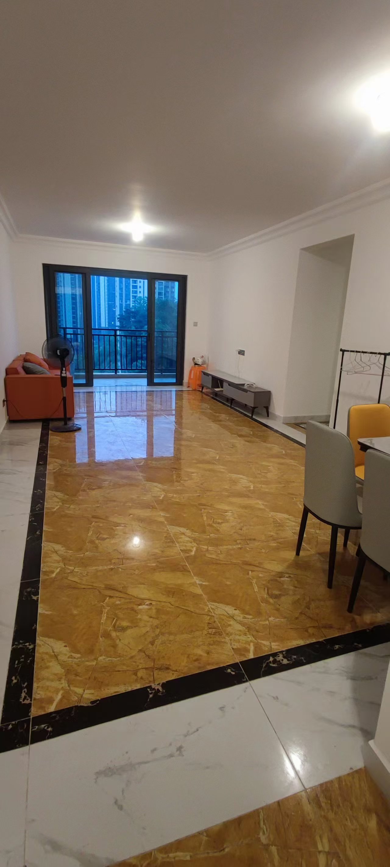 碧桂园梓山府 3室2厅2卫 1900.0元/月 碧桂园梓山府 3室2厅2卫 1900.0元/月室内图